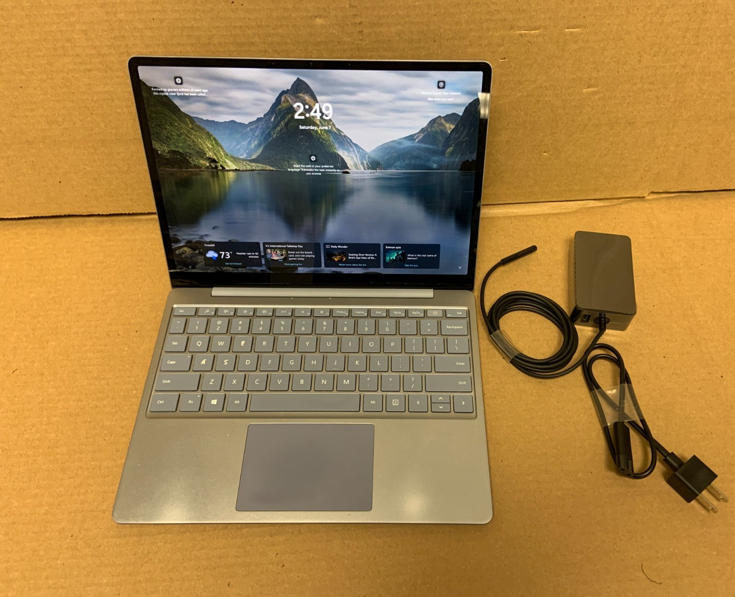 Microsoft Surface Laptop Go 1943 12.4″ i5-1035G1 1.0GHz 256GB SSD 16GB RAM Win11