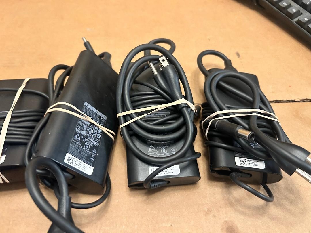 Qty.8 Dell 130W And 90W Laptop Adapters 0V363H 0MYRTG 0C9HYX 05GT3Y 06C3W2