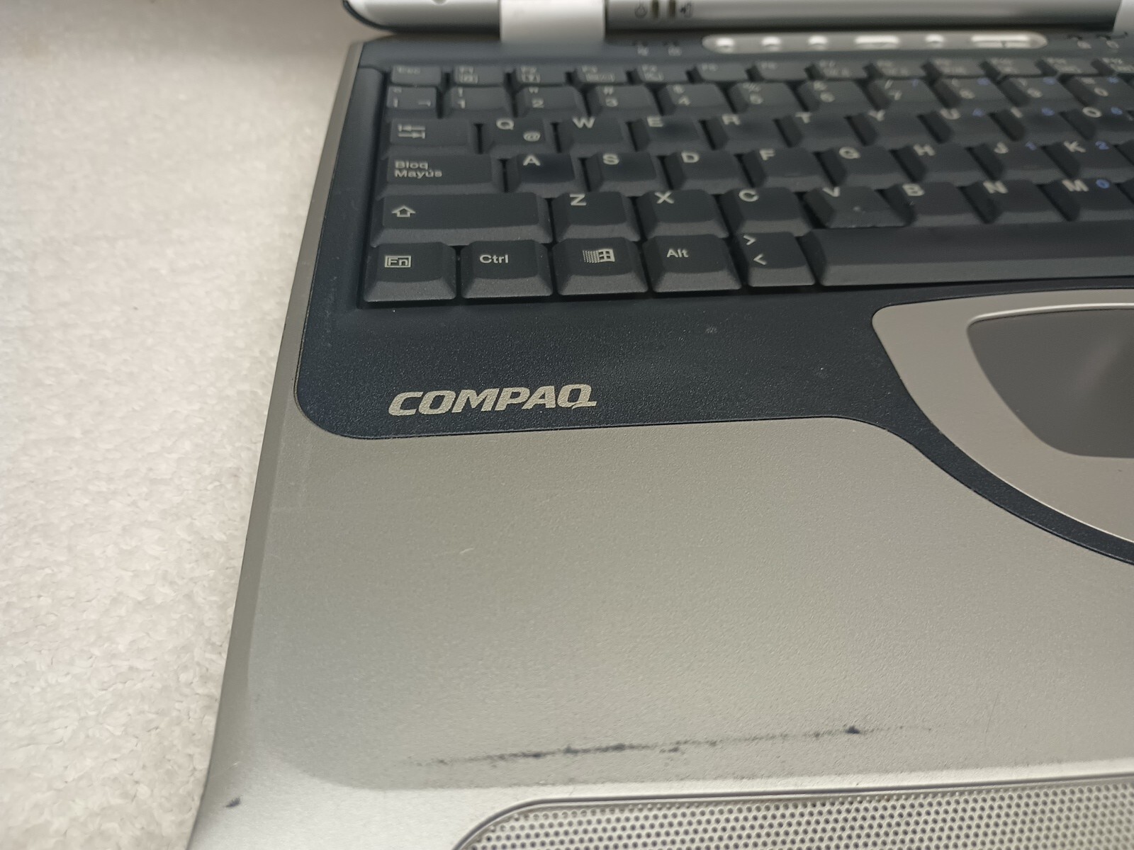 Compaq Presario 700 14.1 Inch Laptop CM2130 Model 725LA For Parts Or Repair