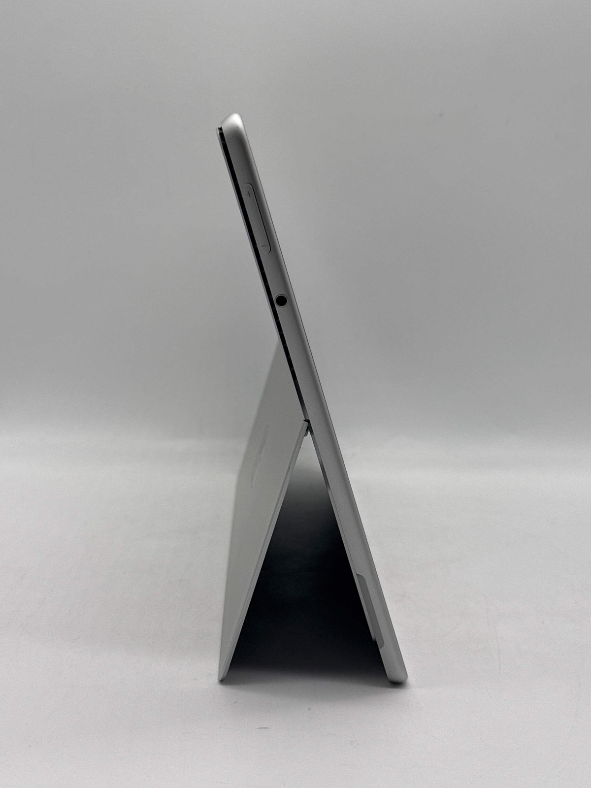 Microsoft Surface Pro 8 13″ Core i7-1185G7 16GB RAM 512GB SSD – For Parts