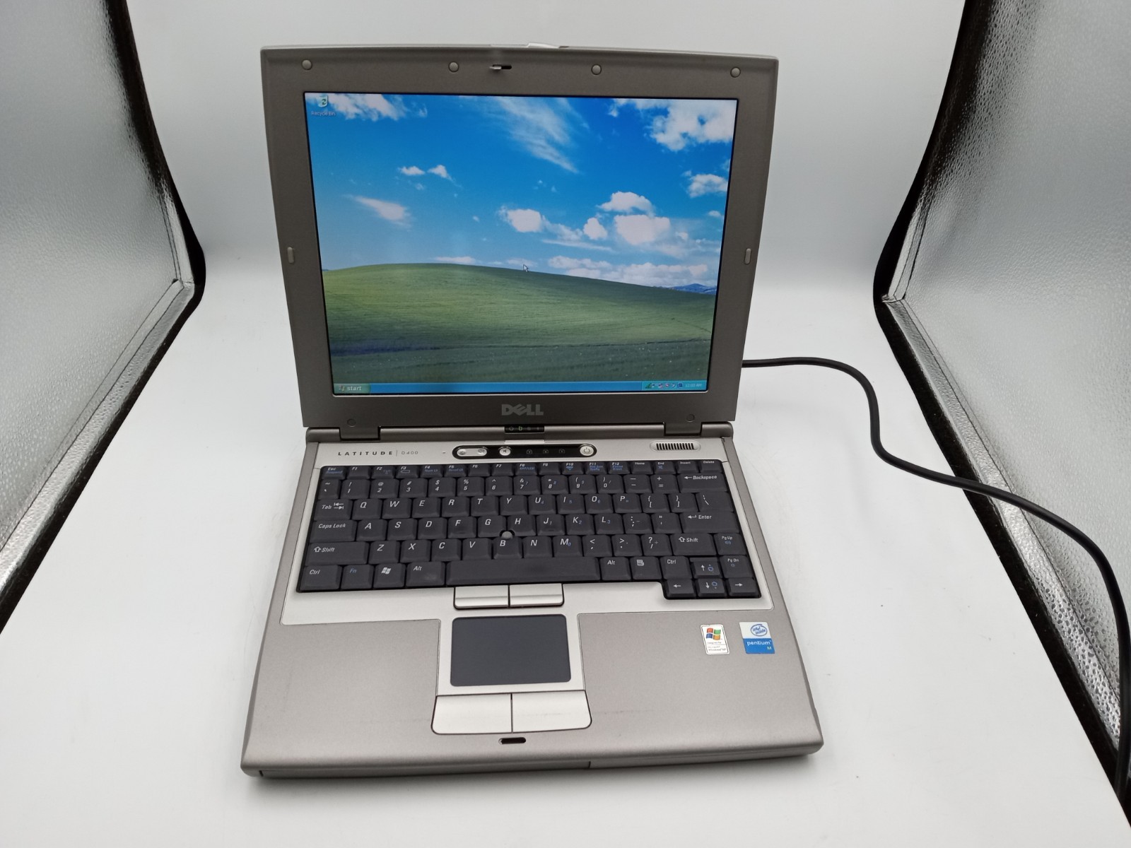 Dell Latitude D400 12.1″ Intel Pentium M 1.5GB RAM 80GB HDD WinXP – READ -RR