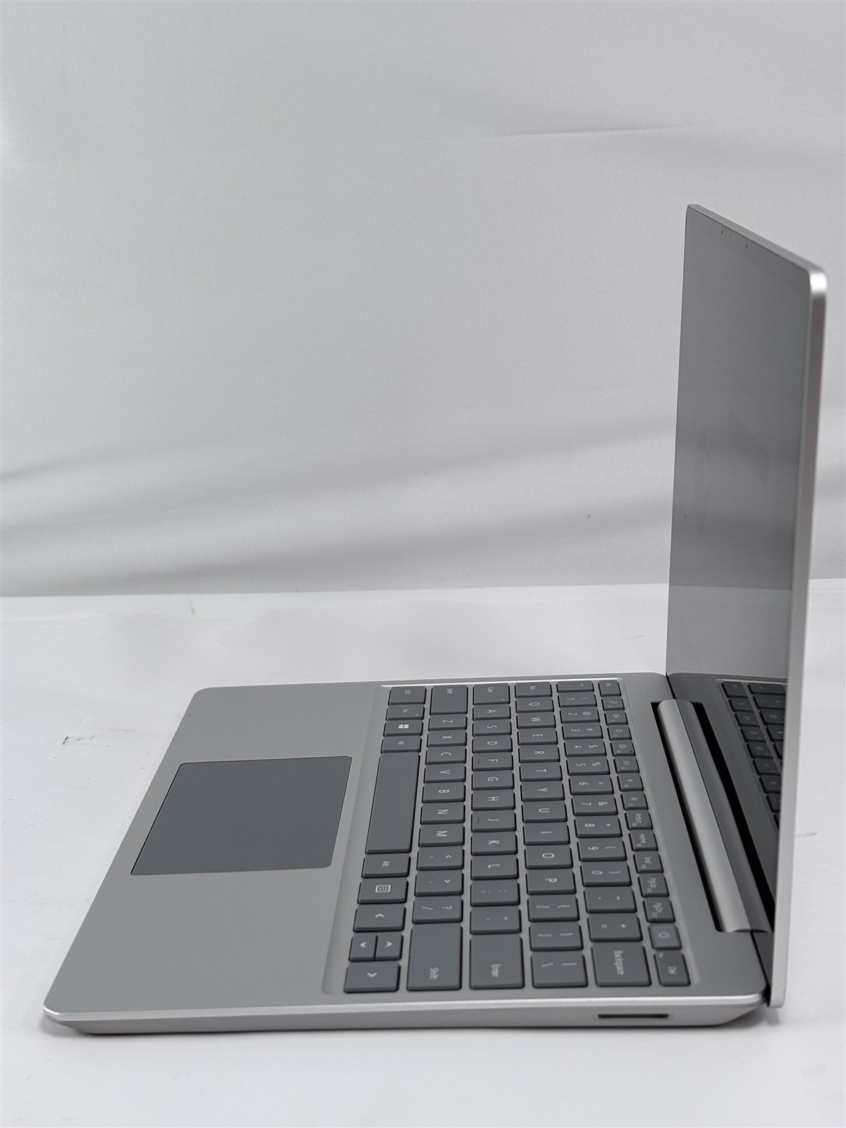 Microsoft Surface Laptop 12.4″ Go 2 Core i5-1135G7 16GB 256GB SSD Win11 Home