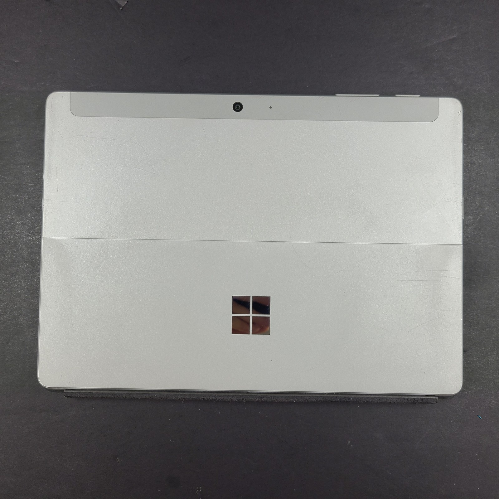 Surface Go 2 Laptop 10.5″ – Intel m3-8100Y CPU @ 1.10 GHz – 128GB SSD – 8GB RAM