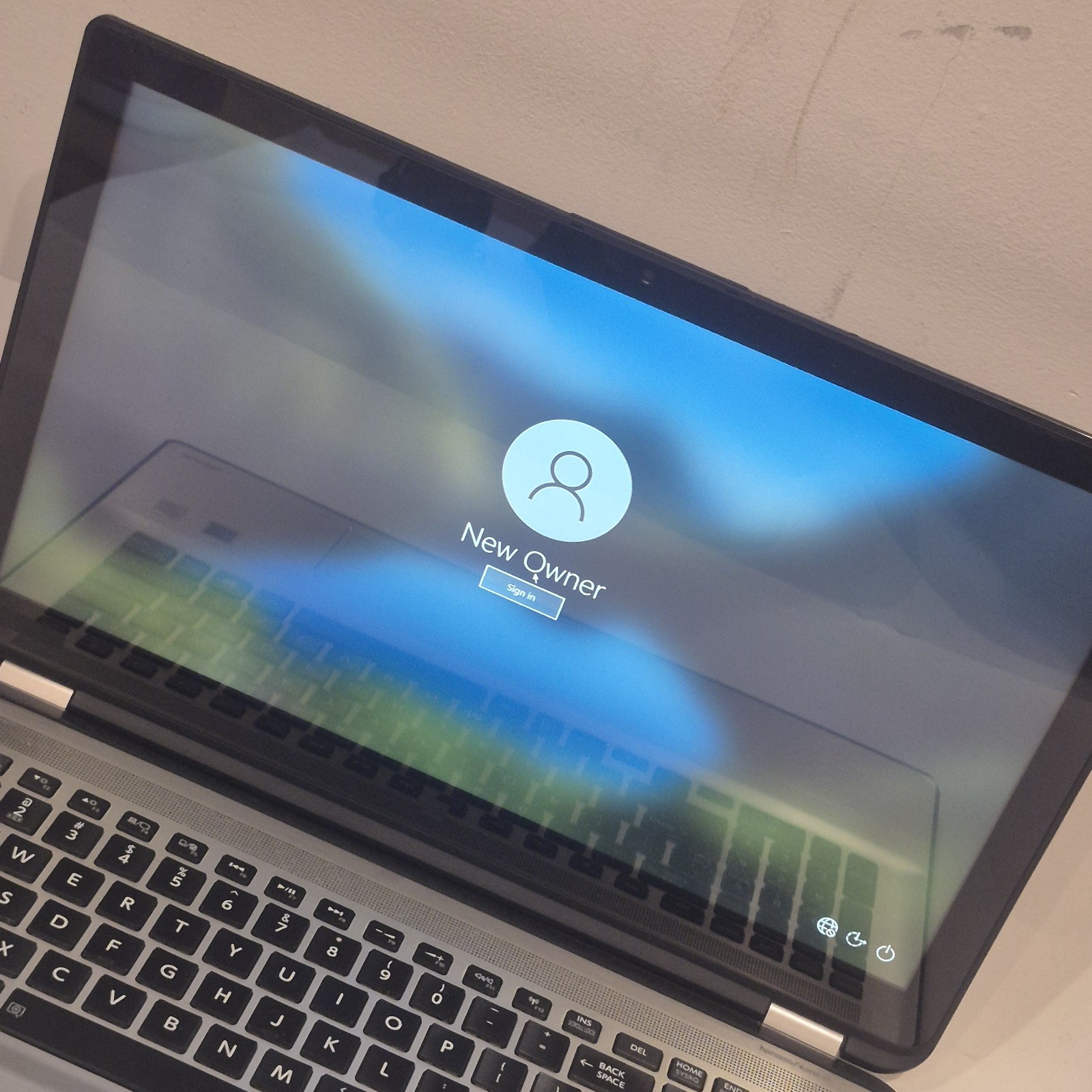 TESTED WORKS Toshiba Satellite Radius P55W-B5224 i7-4510U 8GB Convertible Tablet