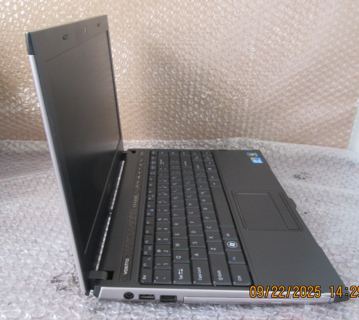 Dell VOSTRO 3300 Laptop, Intel Core i3 M370@2.40GHZ, 4GB RAM, 320GB SSD, Win10