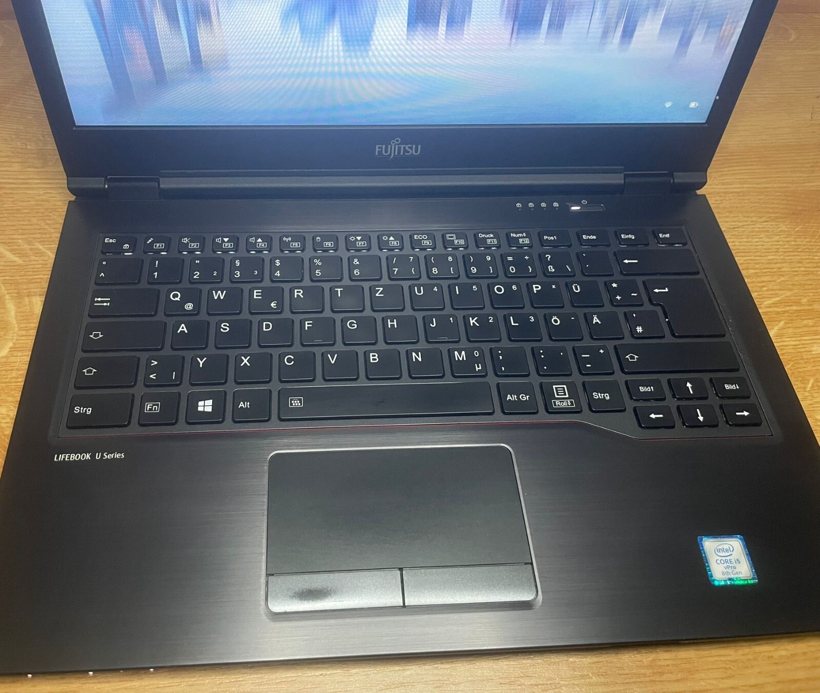 Fujitsu Lifebook U749 8365U 4×4.1GHz 16GB-RAM 256GB-SSD DE-BACKLIT LTE WIN-11