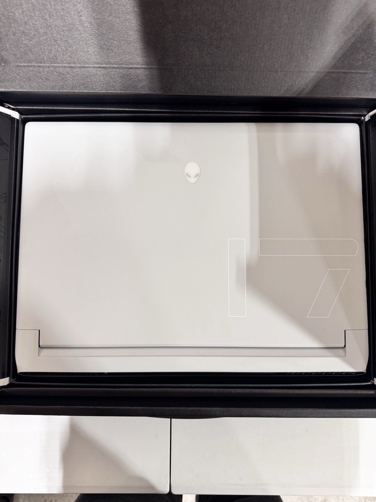 Alienware x17 R1 Laptop Lunar Light 17.3” Display (SEE DETAILS & DESCRIPTION)