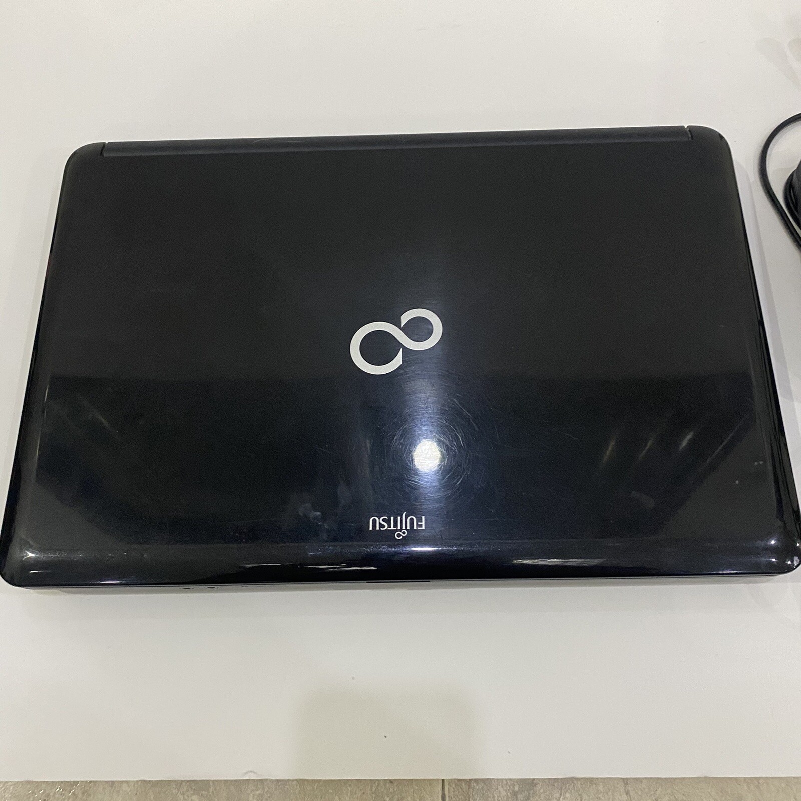 Fujitsu Lifebook A Series AH530 SSD 320GB Ram 2GB Core i3M380 Windows7 Laptop
