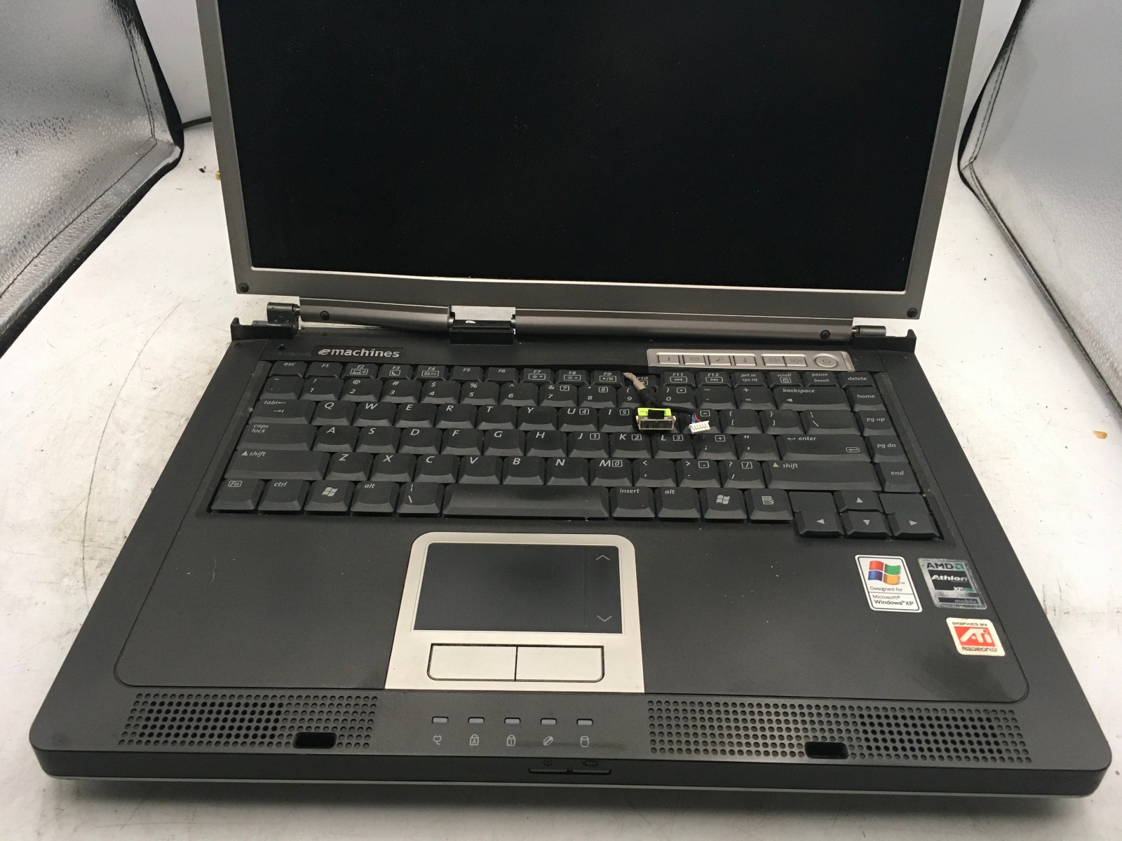 EMACHINES M5305 -FOR PARTS/BROKEN HINGE- AMD Athlon XP-M 2200 – NO RAM -READ-BB
