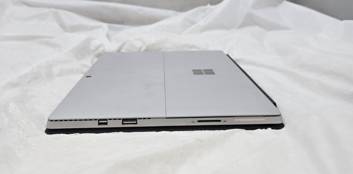 Microsoft Surface Pro 4 : I7-6650U 2.2GHz : 16GB : 256GB SSD : No OS : Tested