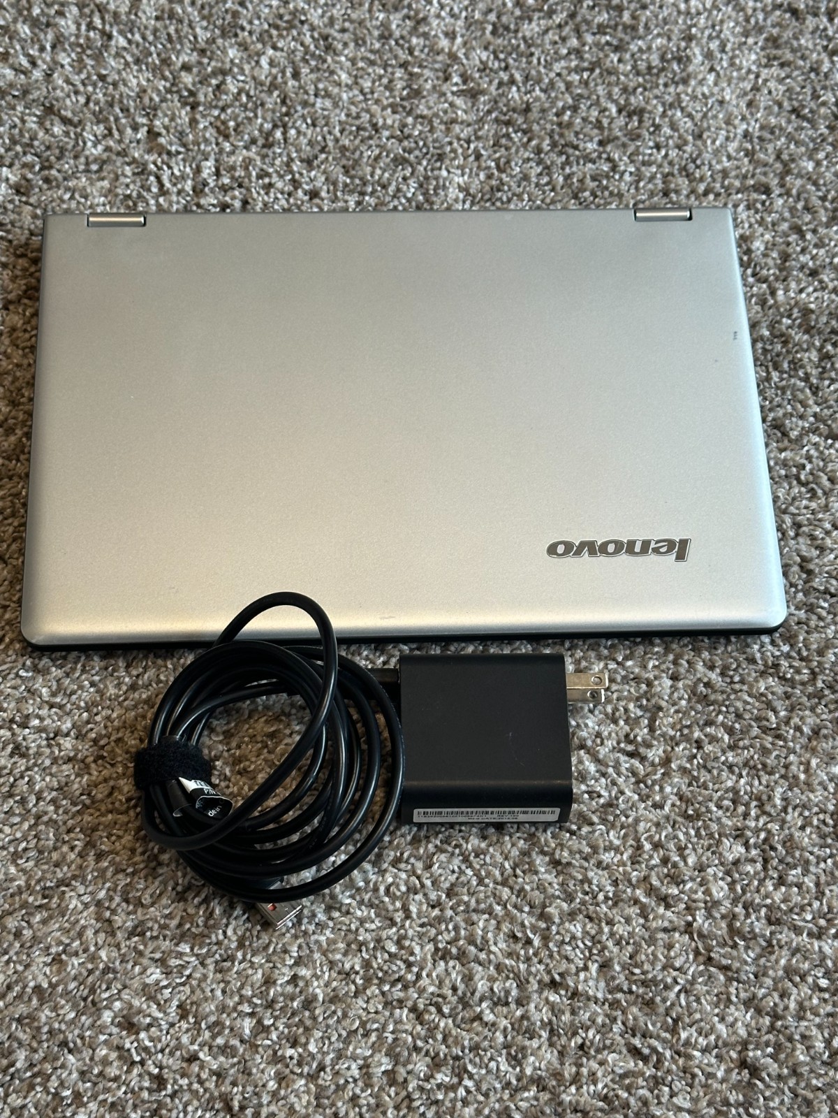 LENOVO YOGA 700-11isk 2in1, Silver , 8GB Ram Windows 10, with Power Cord