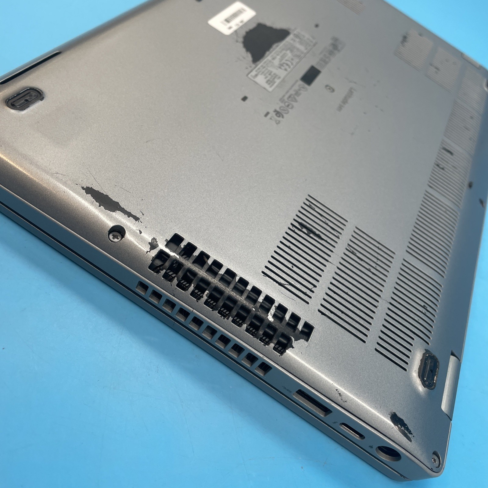 Dell Latitude 5411 | i7-10850H | 32GB RAM | MX250 | NO FAN/SSD/OS | 48% BATT