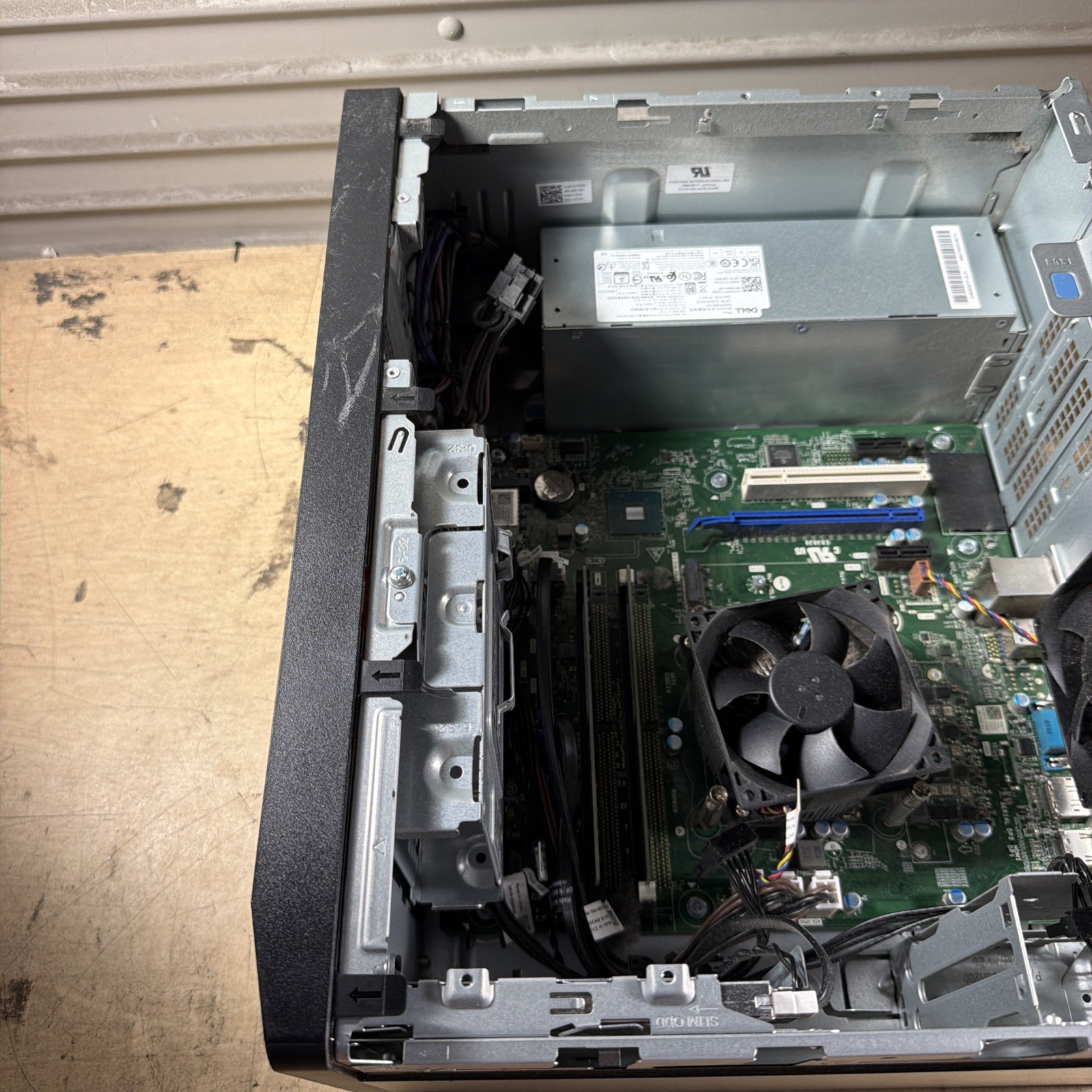 DELL VOSTRO 5880 INTEL CORE I5 10TH GEN 16GB RAM **NO HD/ NO CADDIE/ NO OS