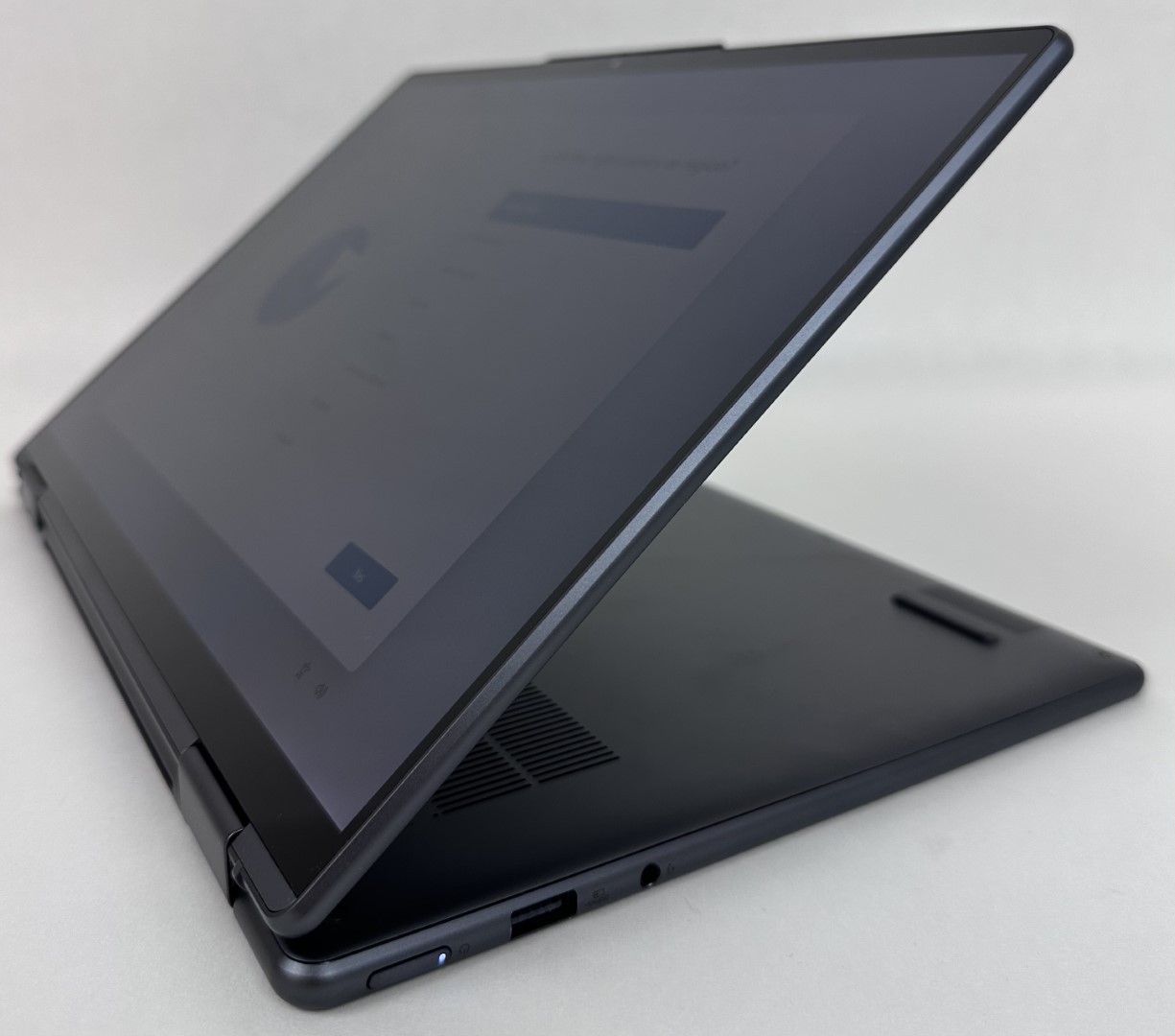 Lenovo Yoga 7 14IAL7 14″ 2.2K Touch i5-1235U 8GB 512GB SSD W11H 2in1 Laptop
