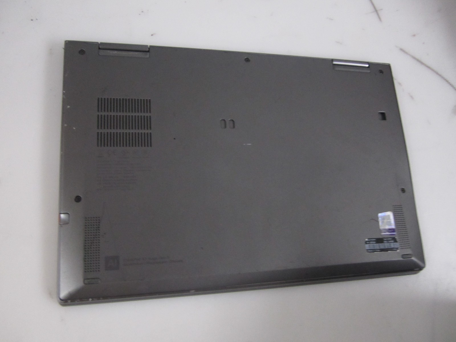 Lenovo ThinkPad X1 Yoga Gen 5 i7-10610U 1.8Ghz 16GB 256GB NOOS LAPTOP + AC READ