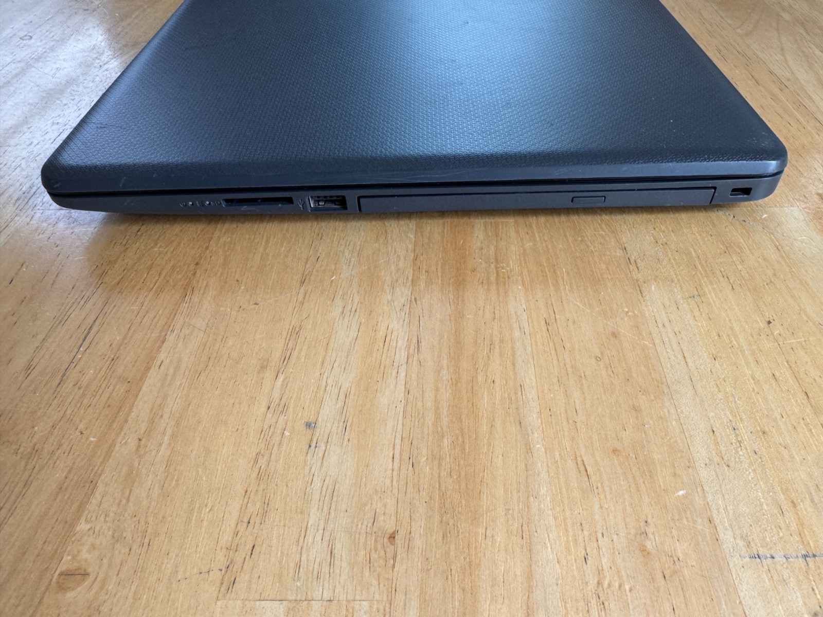 HP 17-by1022cl laptop p 17.3″ 1.6GHz i5-8265U 8GB RAM 240GB NVMe SSD HDD WIN 11