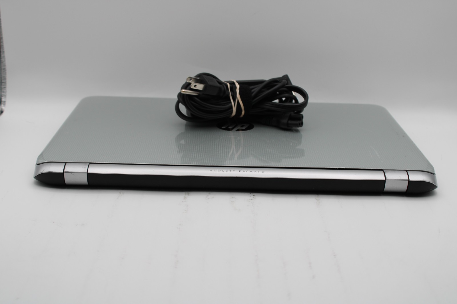 HP 15-n211dx _ AMD A-8 @ 2.4 GHz + Radeon _ 4GB RAM _ No SSD _ No OS