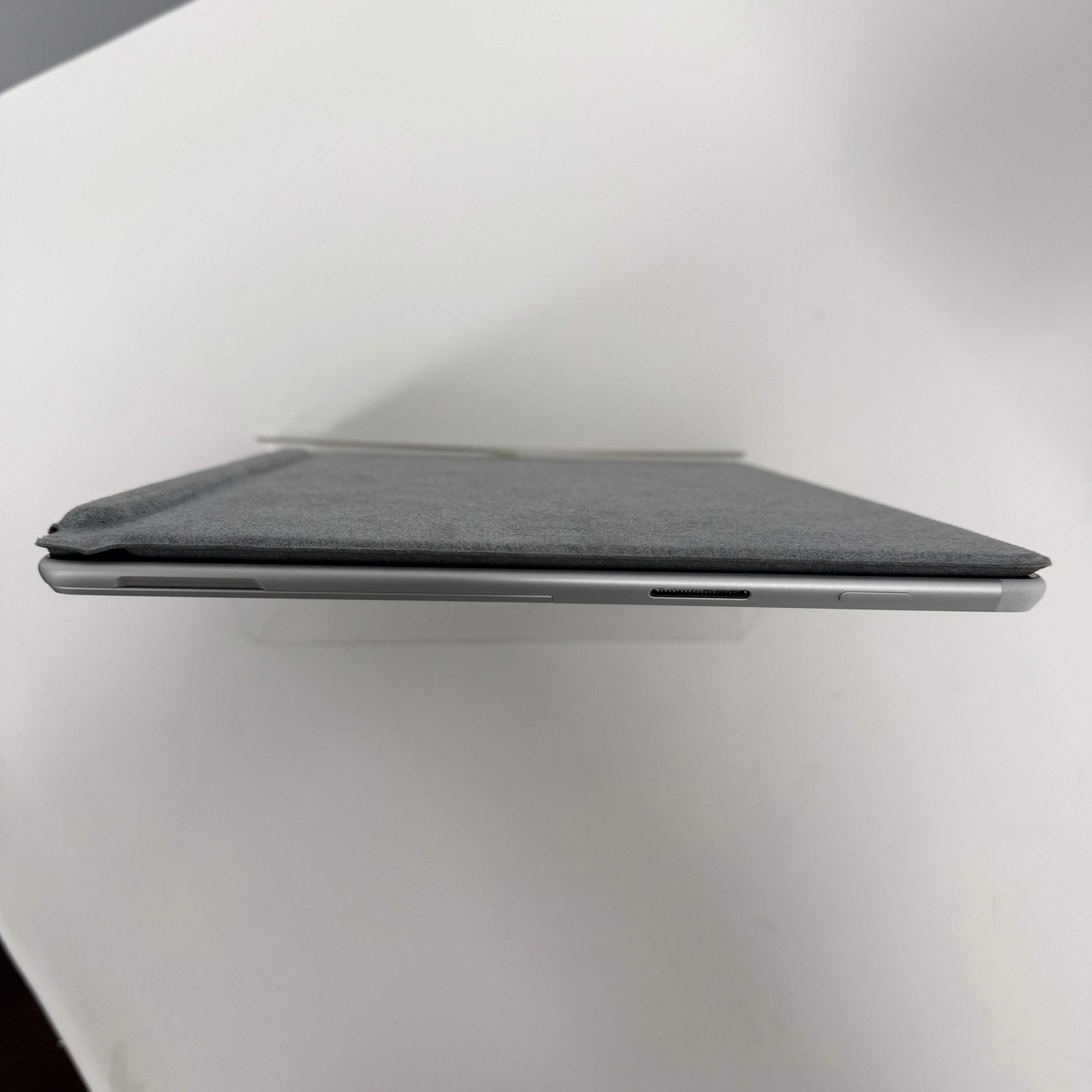 Broken Microsoft Surface Pro X 2010 13″ SQ1 3.0GHz 8GB RAM 128GB SSD LCD Spot