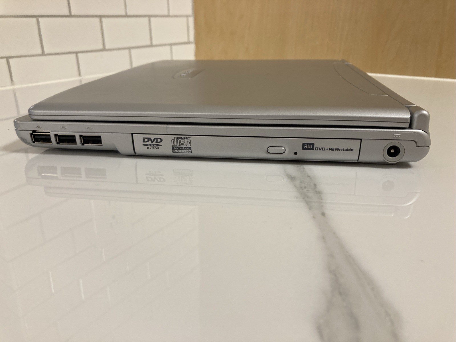 💻 Averatec 3200 💾 AMD Athlon XP-M 2000+ 512MB RAM🔋Turns On | No HDD | Vintage
