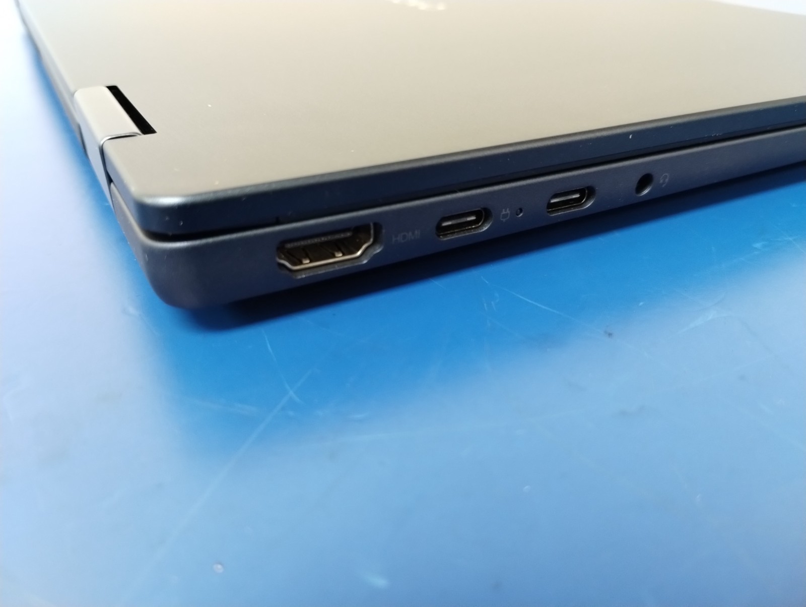 Lenovo IdeaPad 5 2-in-1 14AKP10, AMD Ryzen AI 7 350, 16 GB RAM, 1 TB NVMe SSD