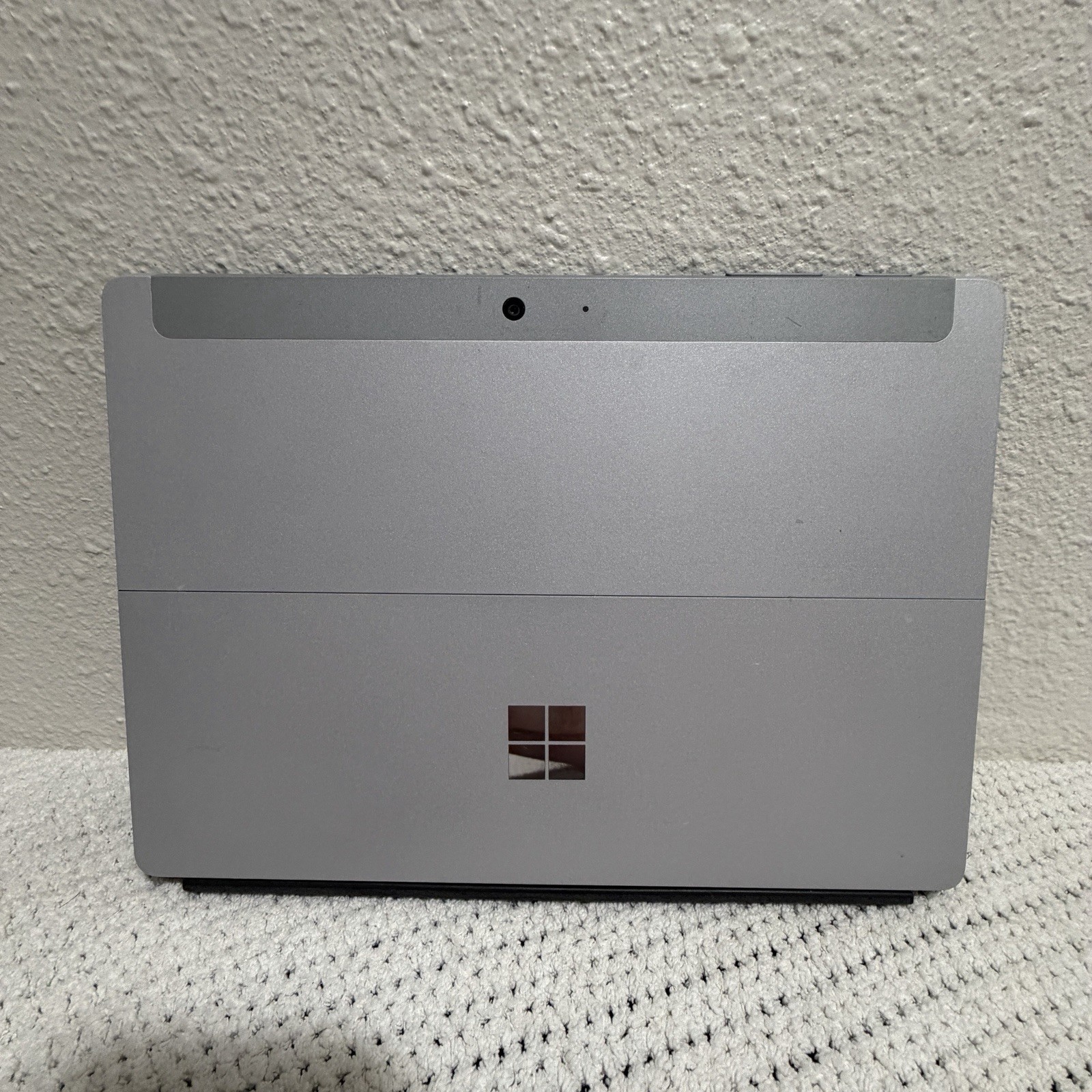 FOR PARTS Microsoft Surface Go Pentium 4415Y x4 1.60GHz 4GB RAM 64GB SSD READ!