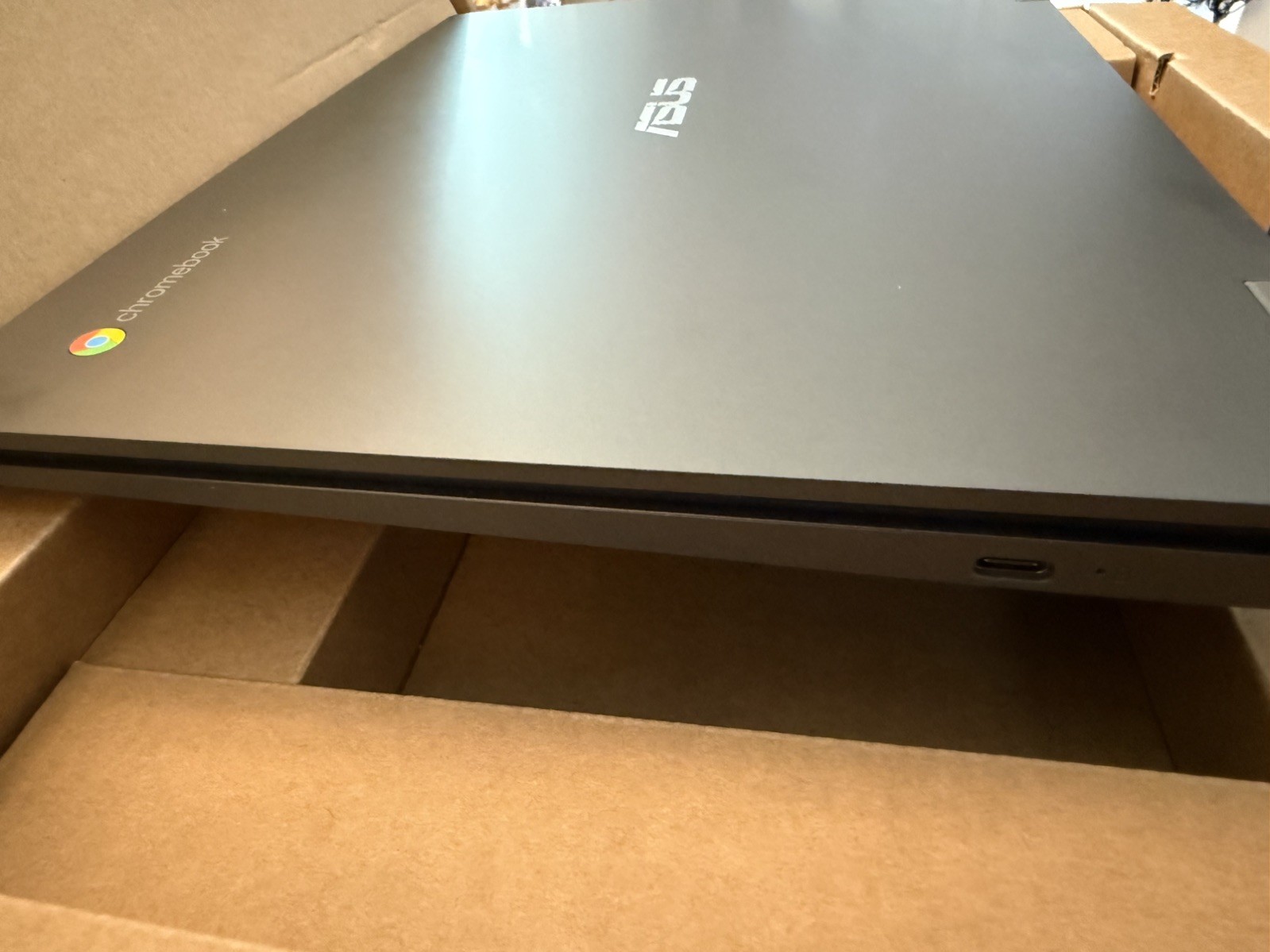 ASUS Chromebook CM1402 14″ FHD Laptop MediaTek Kompanio 520, 4GB RAM, 64GB eMMC