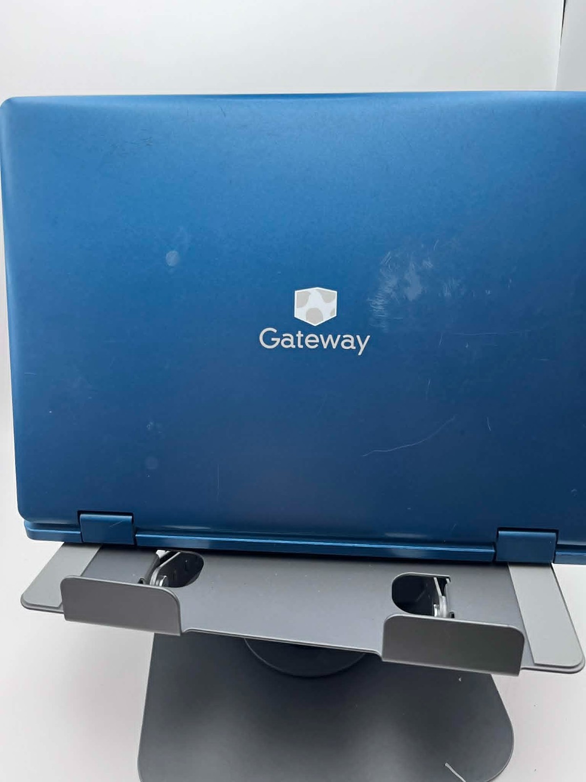 Gateway 11.6″ | Linux Mint | Intel Celeron | 4GB | 64GB SSD | New Charger