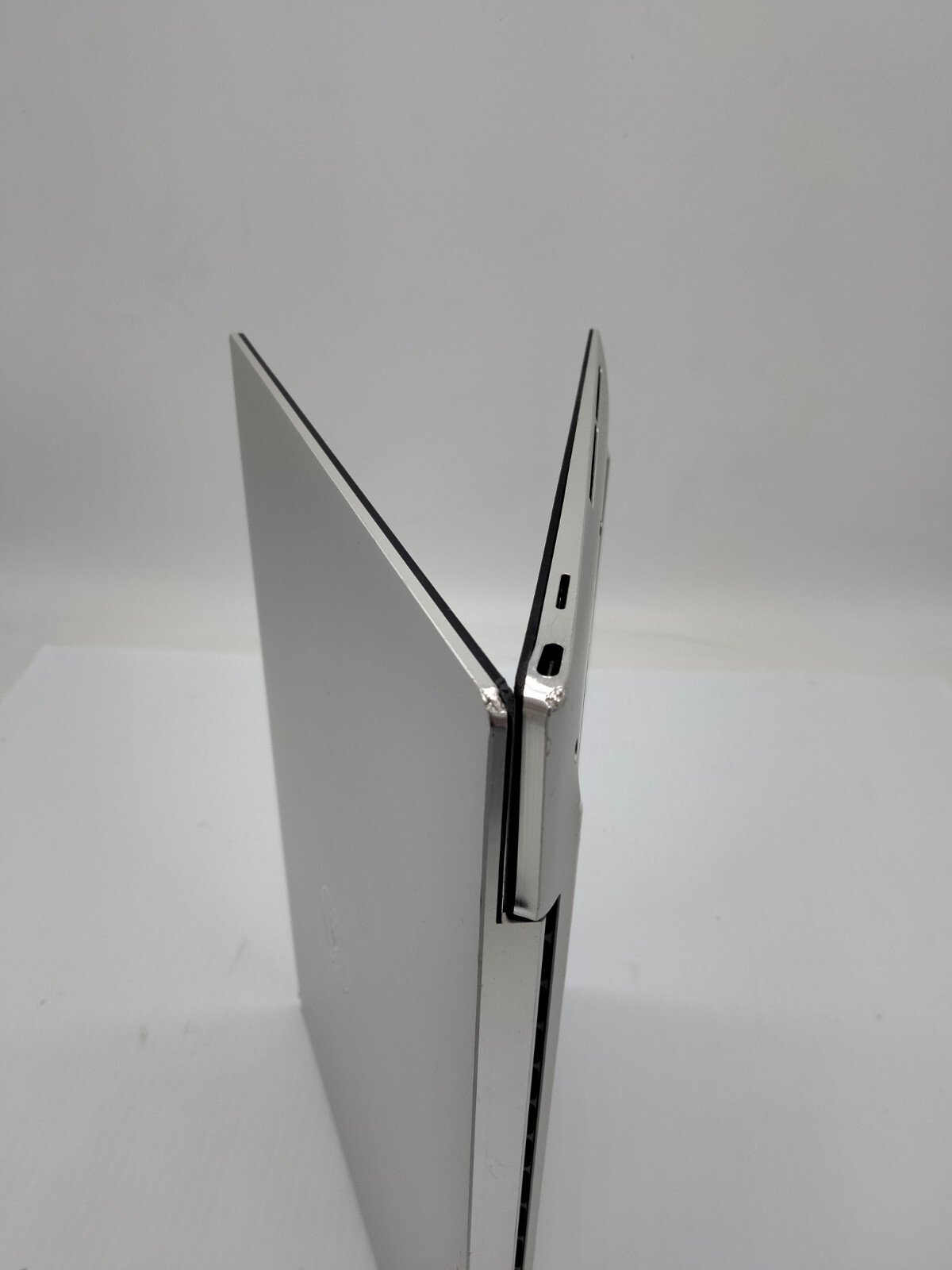 Dell XPS 13 9310 i7- 1185G7 3.0GHz 16GB Ram 512gb SSD No Touch Windows 11 laptop