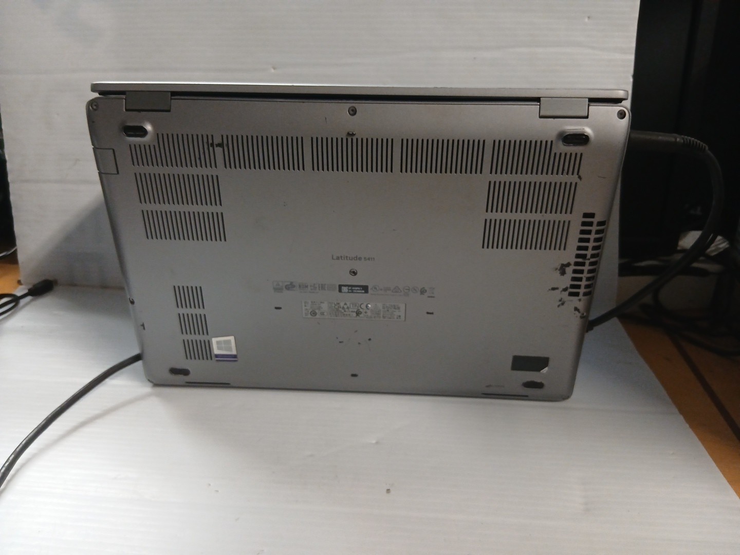 Dell Latitude 5411 i7-10850H 8GB NVMe 256GB FHD non-touch TB3 FP+SC IR Cam vPro