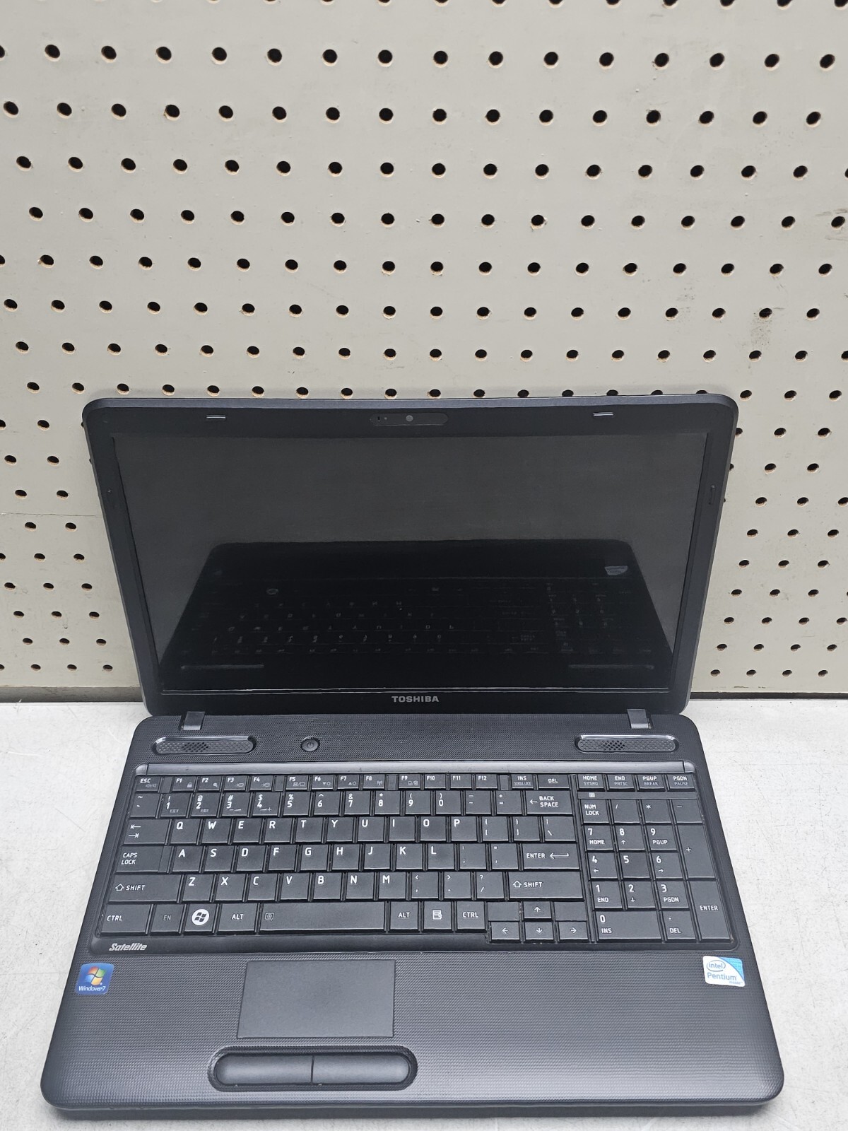 Toshiba Satellite C650-ST6N02 – Pentium B960 – 3GB RAM – NO HDD – Read Desc.