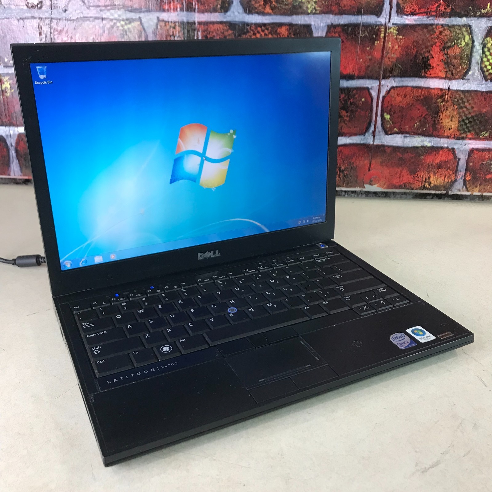 Dell Latitude E4300 Retro Gaming Laptop Core 2 2.26GHz 2GB RAM (Windows 7 Pro)