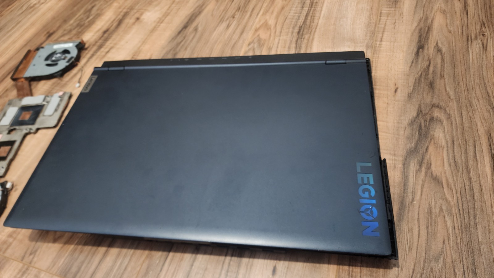 Lenovo Legion 5 17.3 FHD 3.3 GHz Ryzen 5 5600H LCD screen + keyboard, battery.