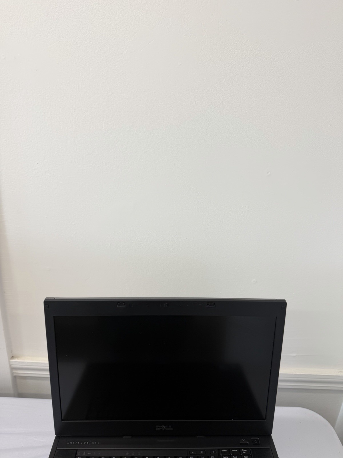 Dell Latitude E6510 Laptop – Good Screen – Intel i5-M560 – Read Des