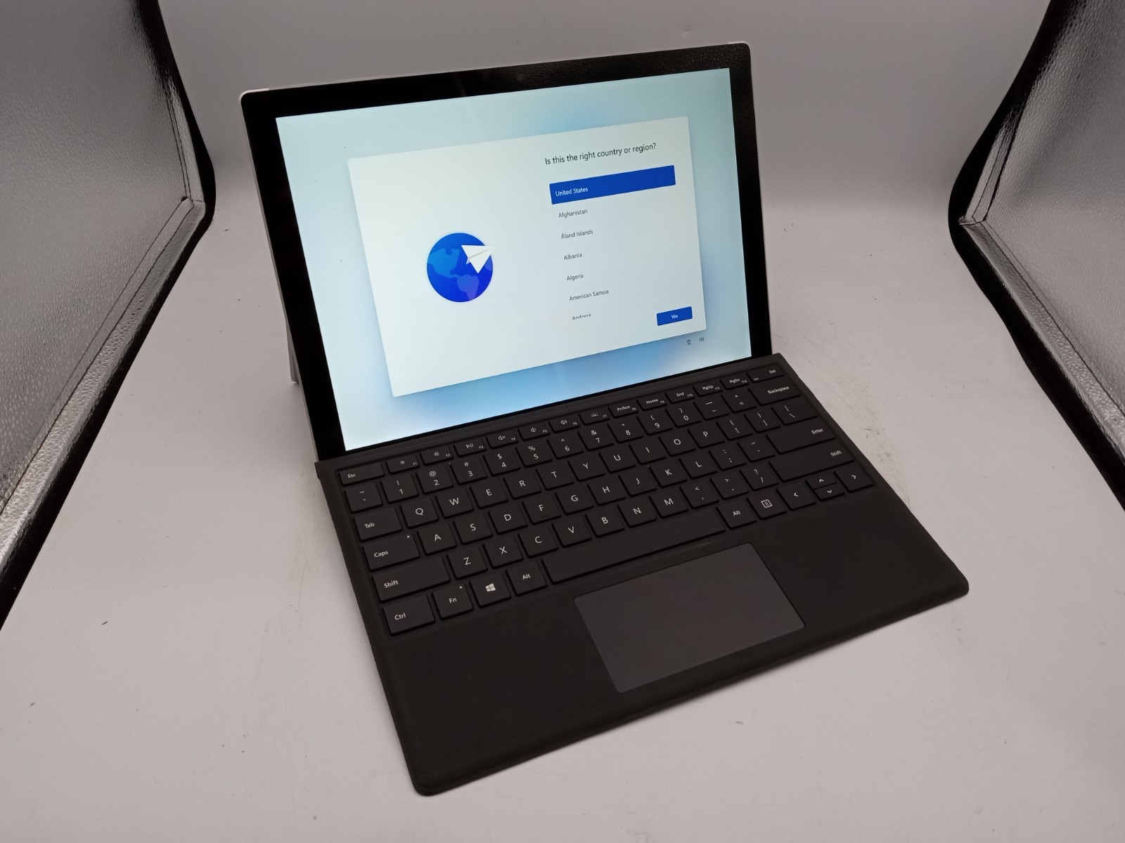 Microsoft Surface Pro 5 1796 12.3″ i7-7660U 16GB RAM 512GB SSD W11 with Case -RR