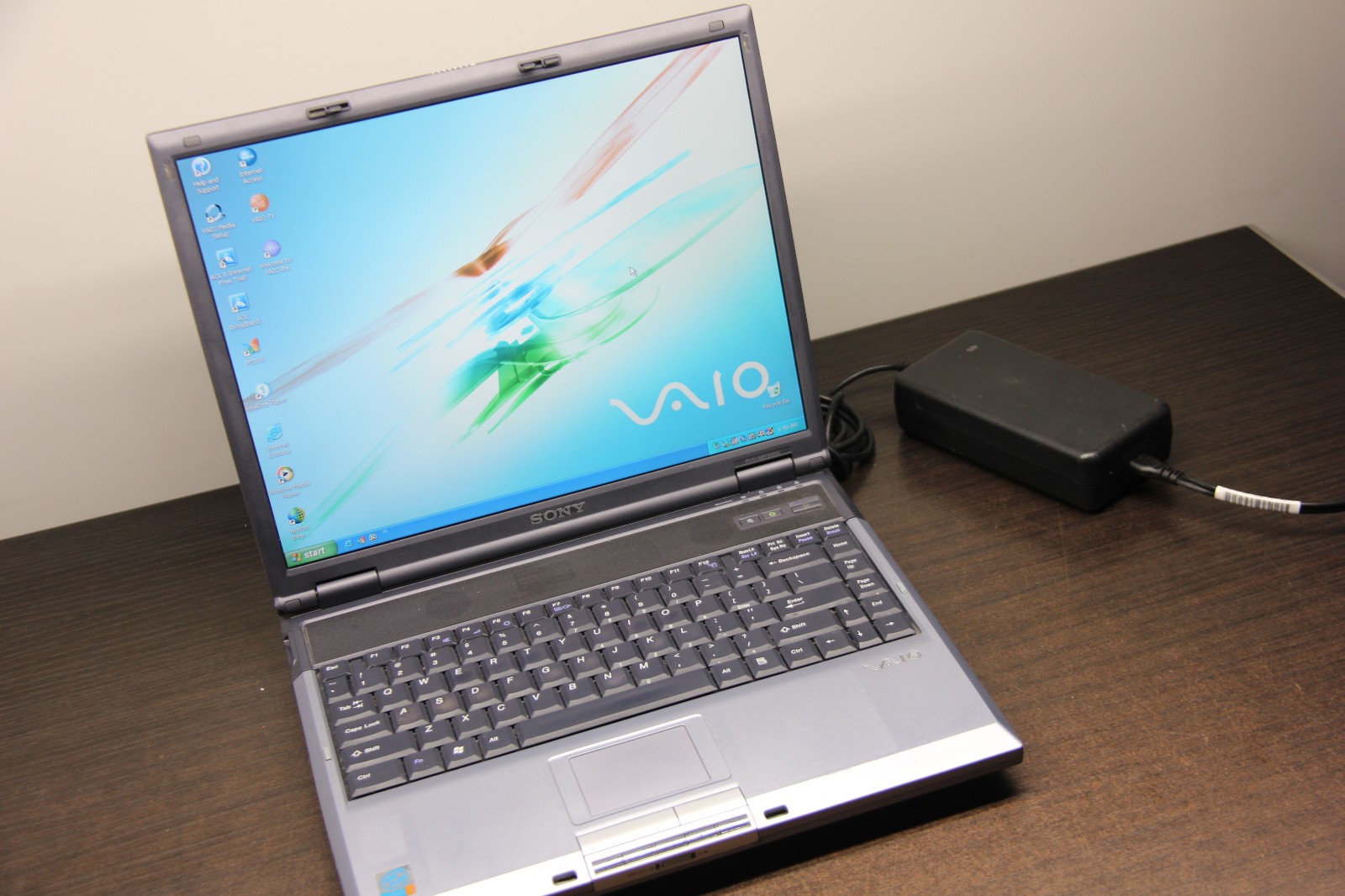Sony VAIO PCG-8N1L LAPTOP pcg-grt240g with Charger in working condition