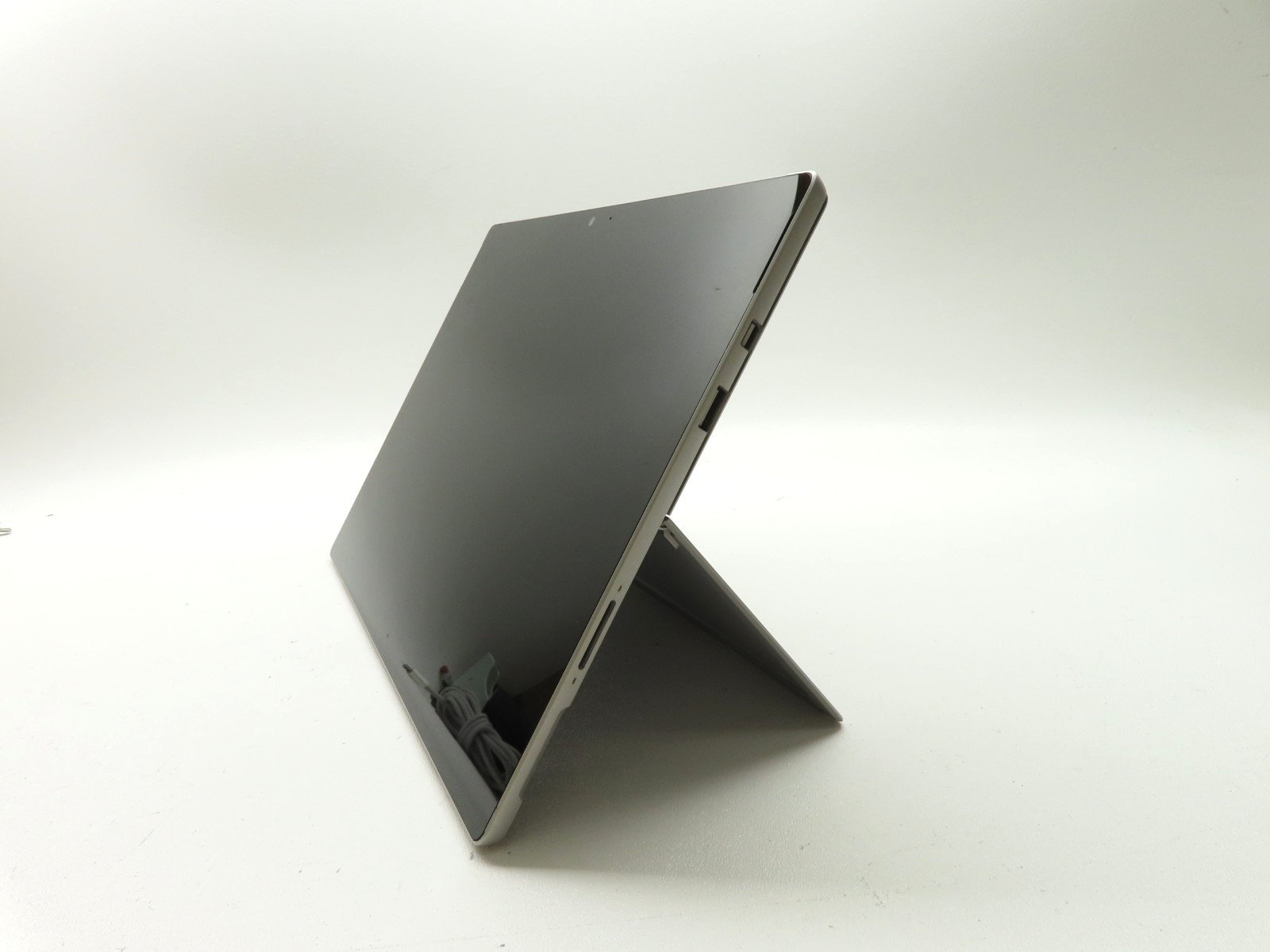 Microsoft Surface Pro 1796 12.3” m3-7Y30 1.0GHz 4GB RAM 128GB SSD