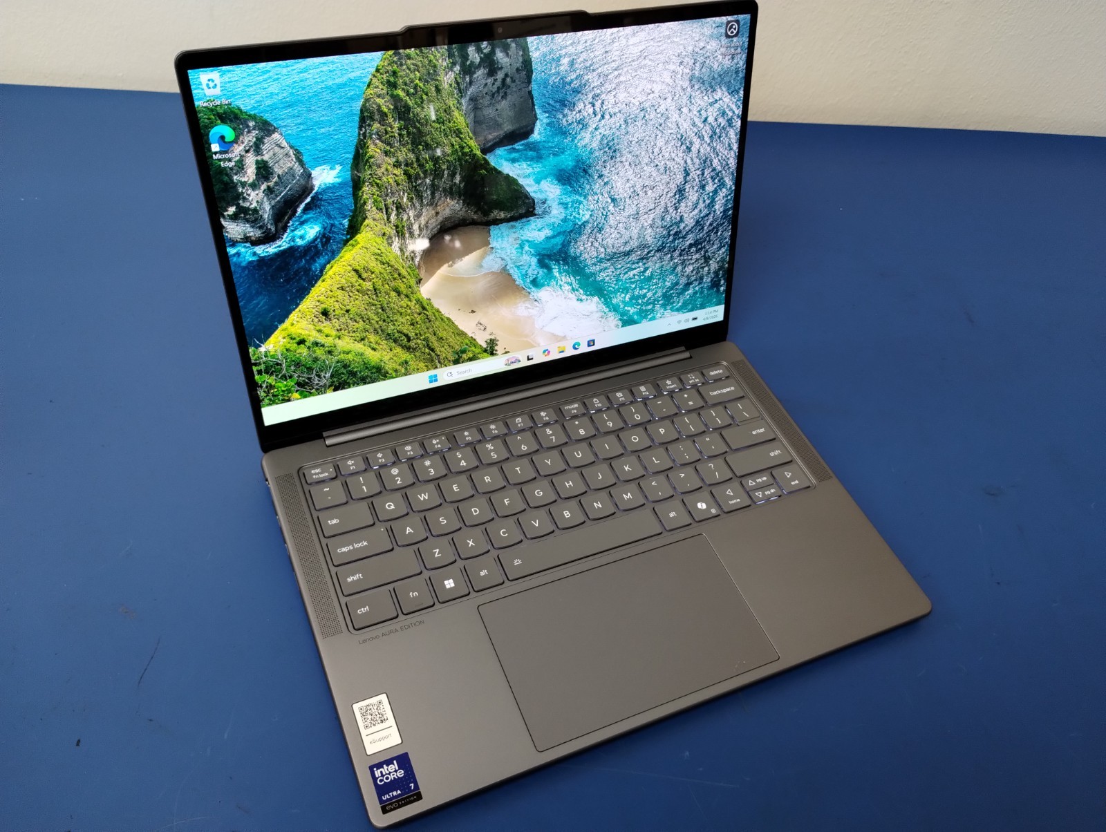 Lenovo Slim 7 14ILL10, Intel Core Ultra 7, 2.20 GHz, 32 GB RAM, 1 TB NVMe