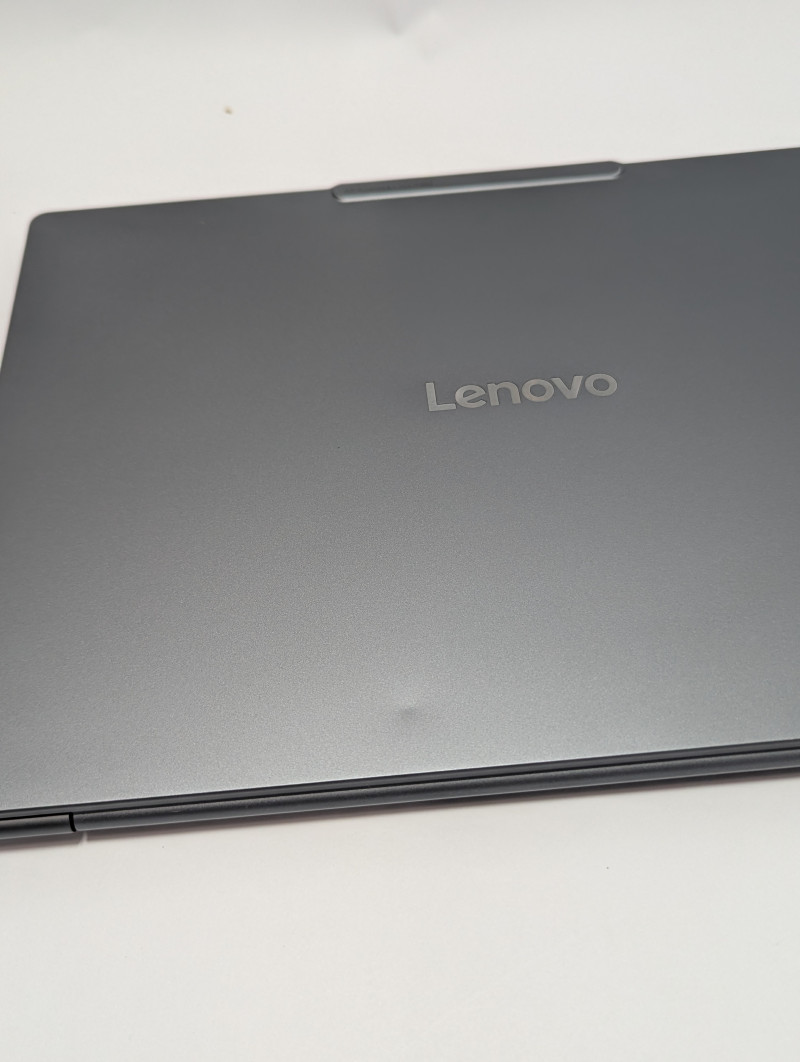 Lenovo Slim 7i 14″ WUXGA OLED Touch Aura Edition Ultra 7 258V 32GB RAM 1TB SSD
