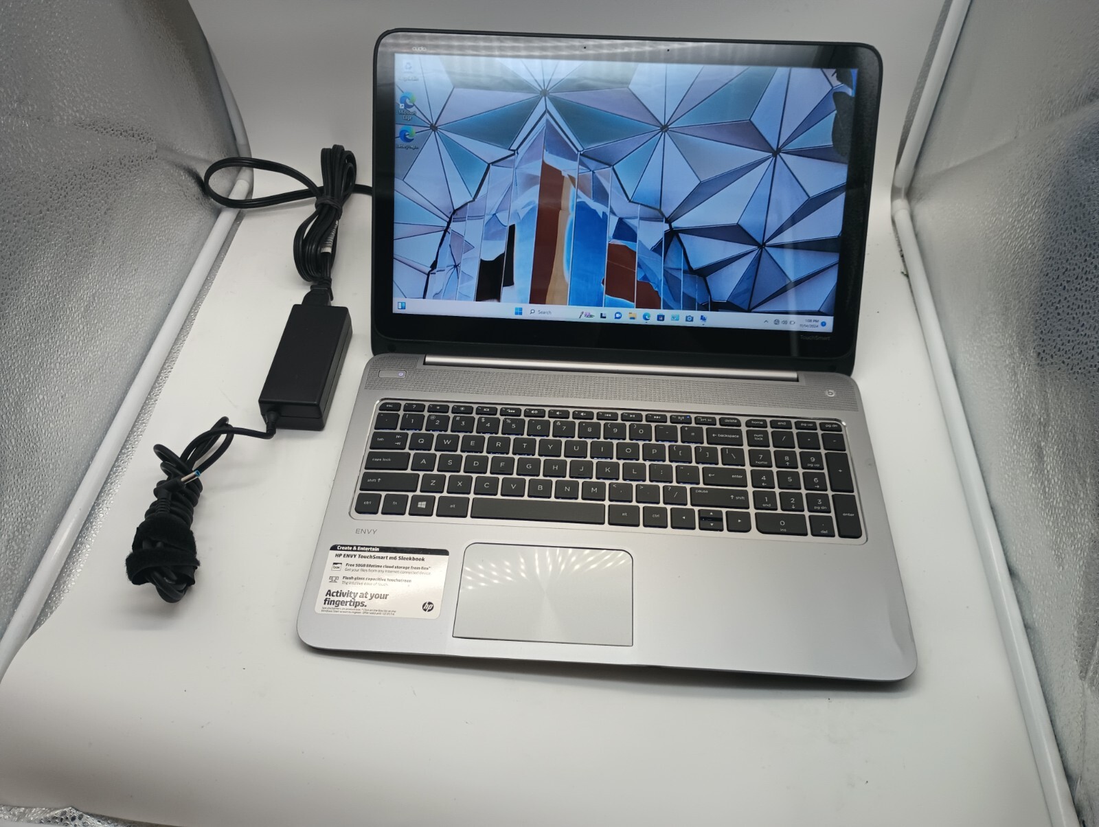 HP Sleekbook(11143)AMD A10-5745M(4cores) w/charger.16GB.128GB SSD.15.6″.W11.