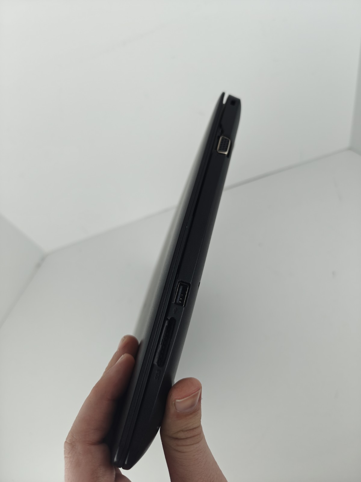 Dell Latitude 3590 Laptop i5-7200U 8GB Ram 256GB SSD Win 11 Pro Poor!
