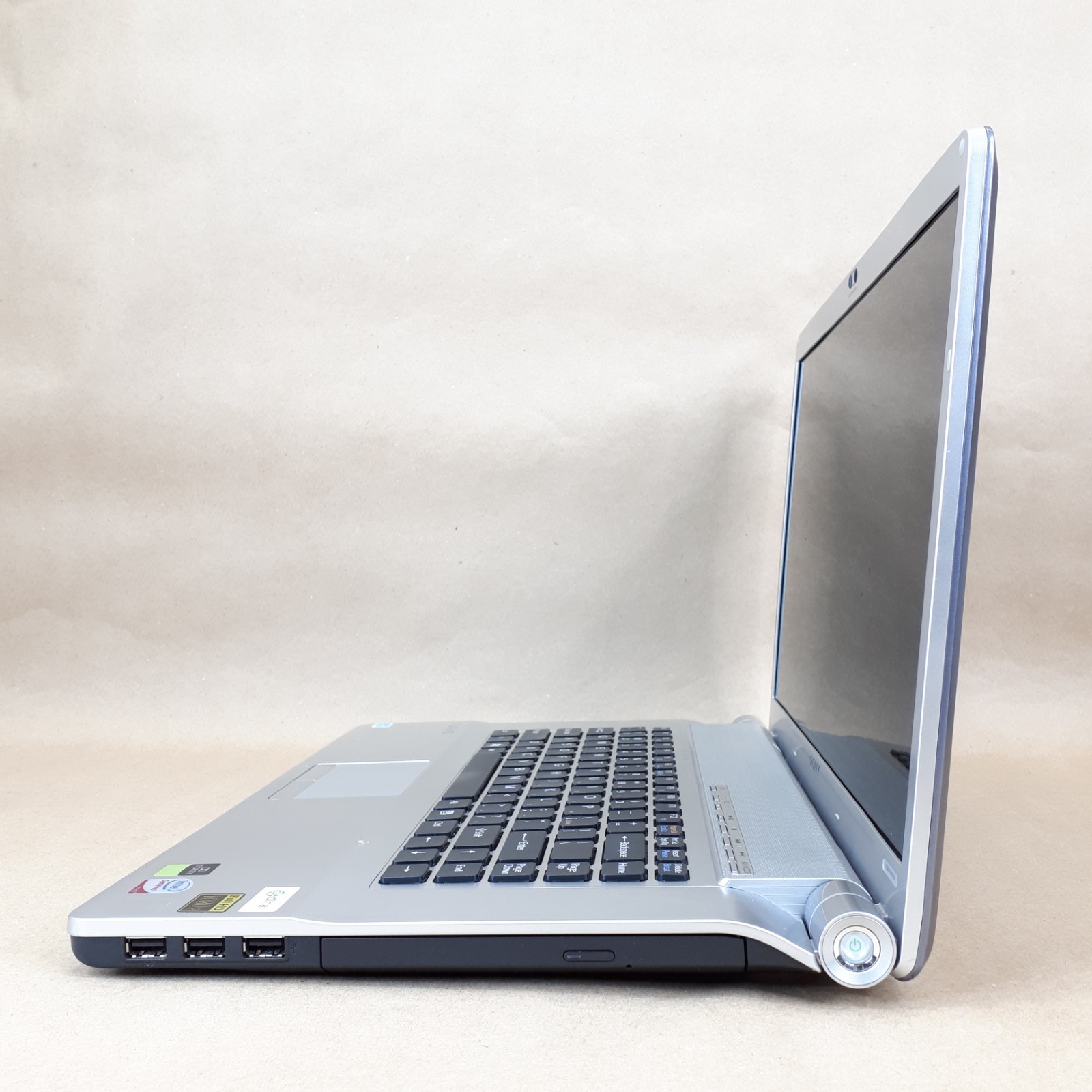 Sony VAIO VGN-FW230J 16.4″ Laptop Core 2 Duo T5800 3GB 250GB Linux Mint Cinnamon