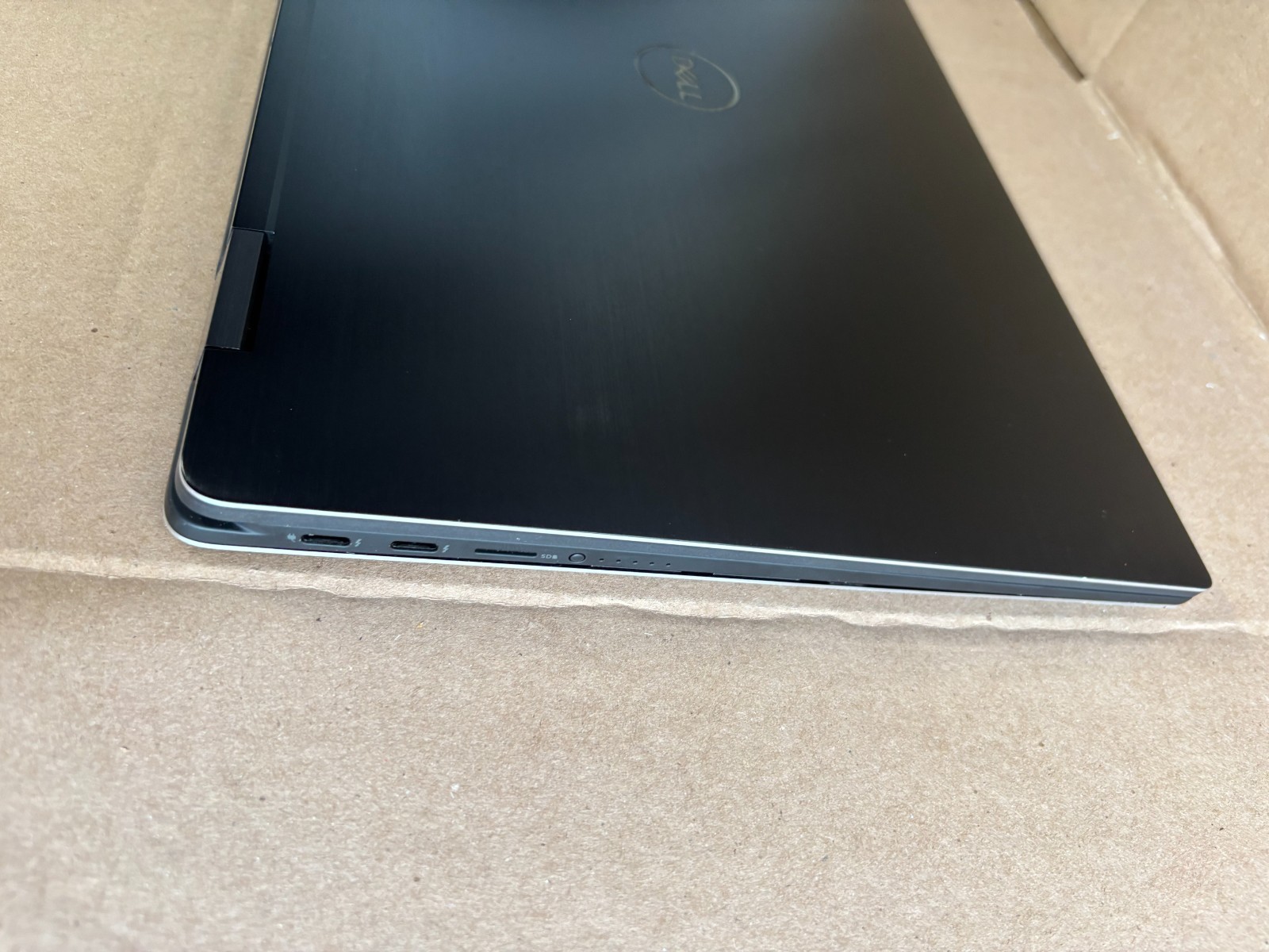 DELL XPS 15 9575 i7-8705G 3.1GHZ DDR4 16GB NVME 256GB RX VEGA TOUCH SCREEN