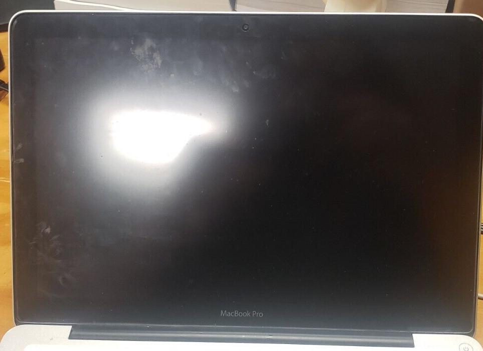 Apple – 2010 MacBook Pro Silver/White – 2.4GHz intel core 2 duo w/ 4Gb Ram-TBL-1