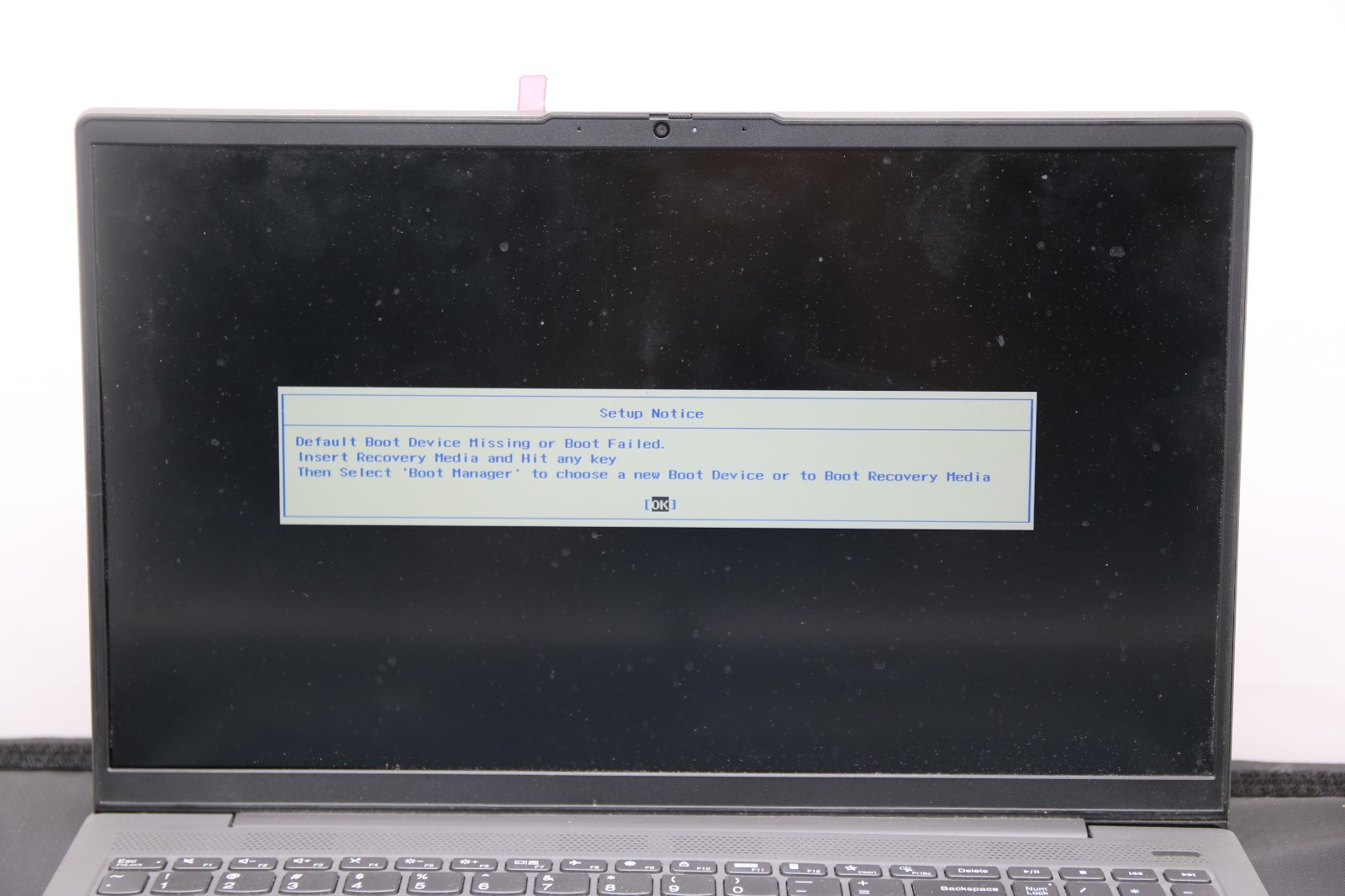 Lenovo IdeaPad 5i 15IIL05 15.6″ – i5-1035G1, No RAM No SSD, Broken Hinge
