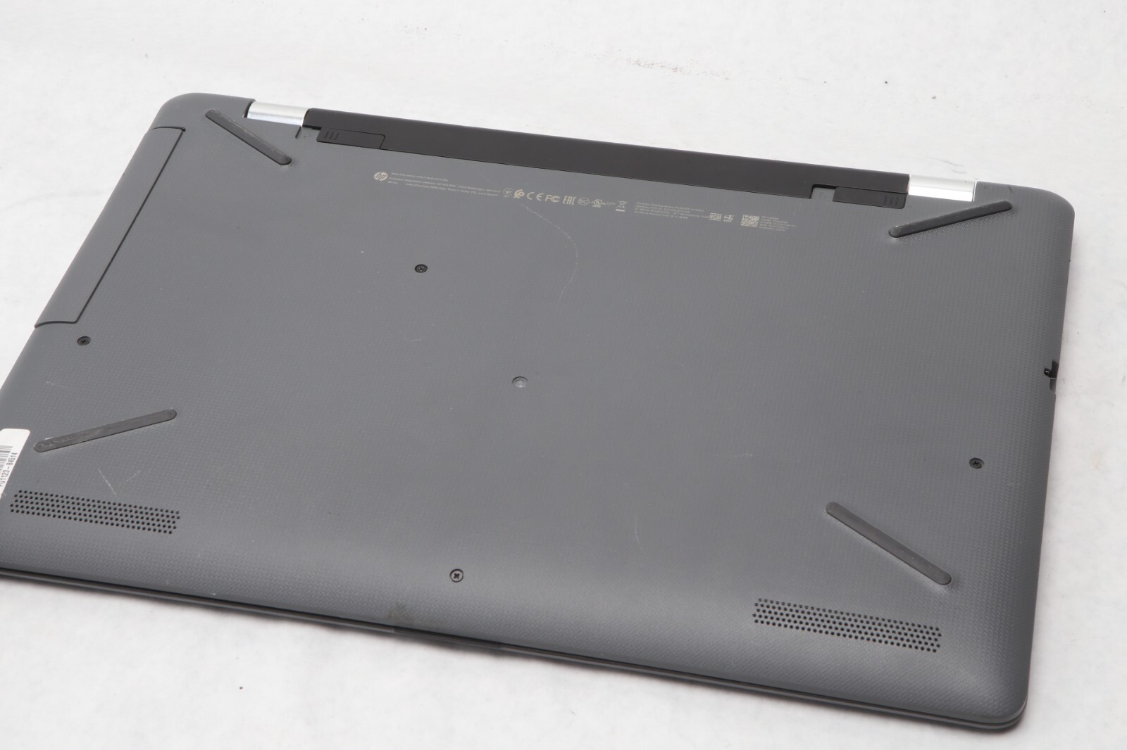 HP 15-bs051od 15.6″ / Intel Core i3-7100U @ 2.40GHz 6GB RAM 240gb SSD WIN 10 E42