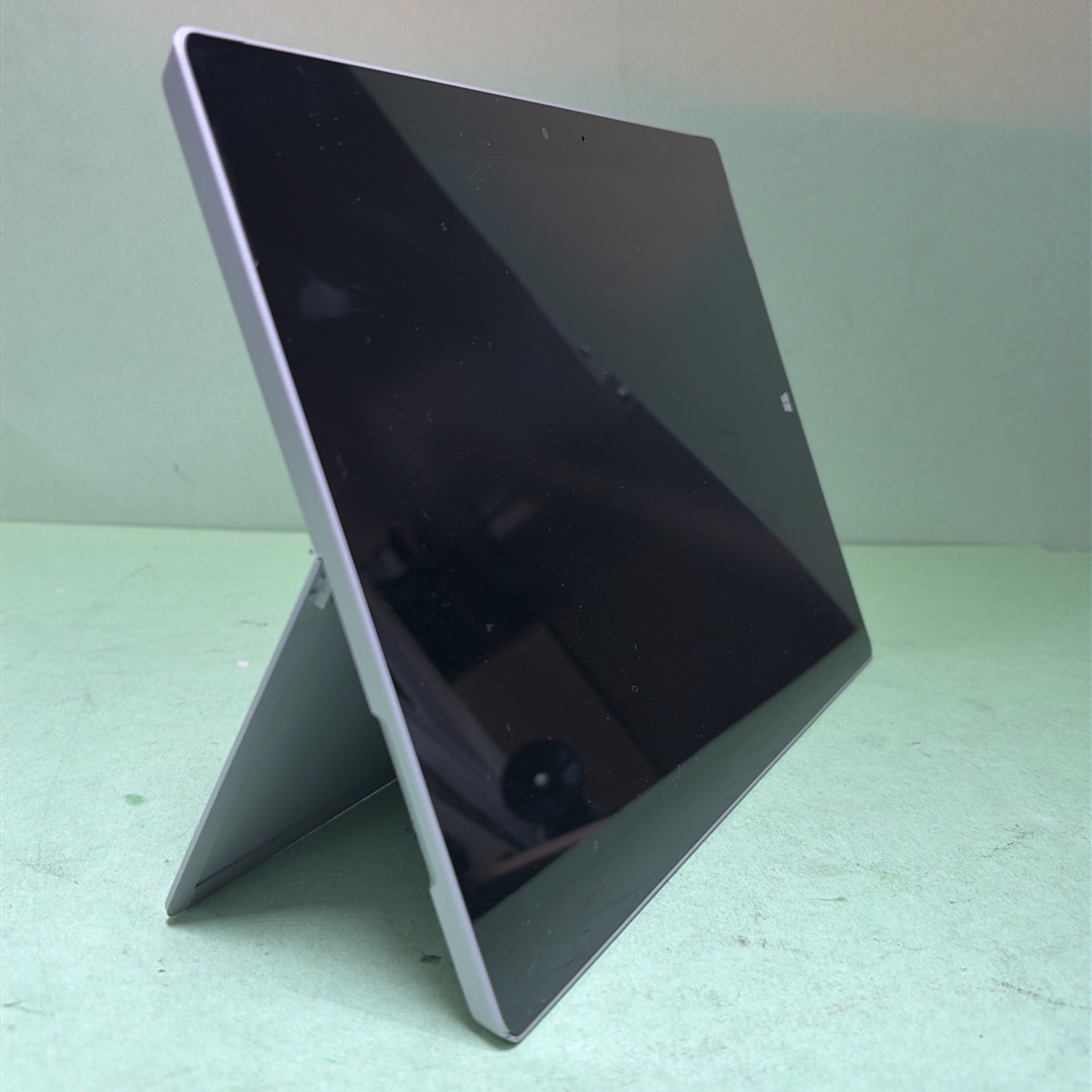 Microsoft Surface 3, Intel Atom x7-Z8700 @ 1.6GHz, 4GB RAM, 128GB SSD, W10P