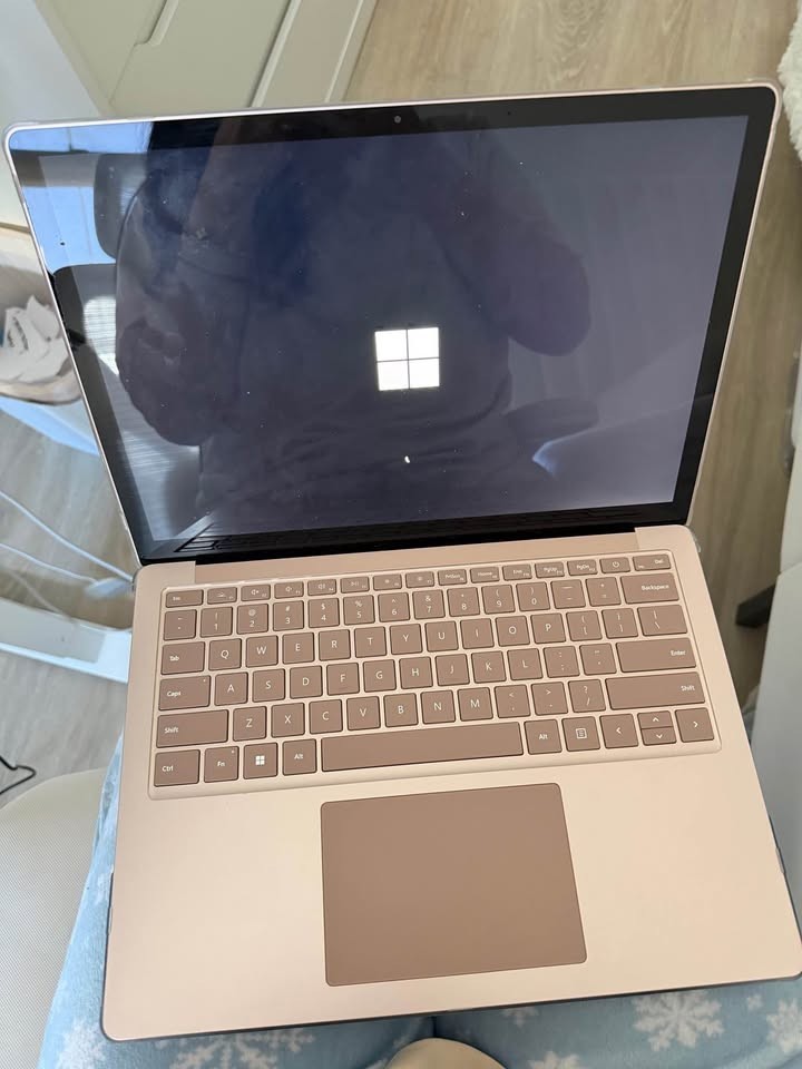 Microsoft Surface Laptop 4 13.5” (512GB SSD Intel Core i5-1135G7 16GB RAM)…