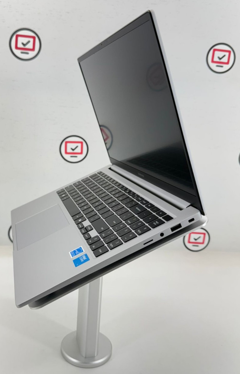 Samsung Galaxy Book4 15.6″ FHD Laptop Intel Core 7 150U, 16GB, 512GB SSD, Win11
