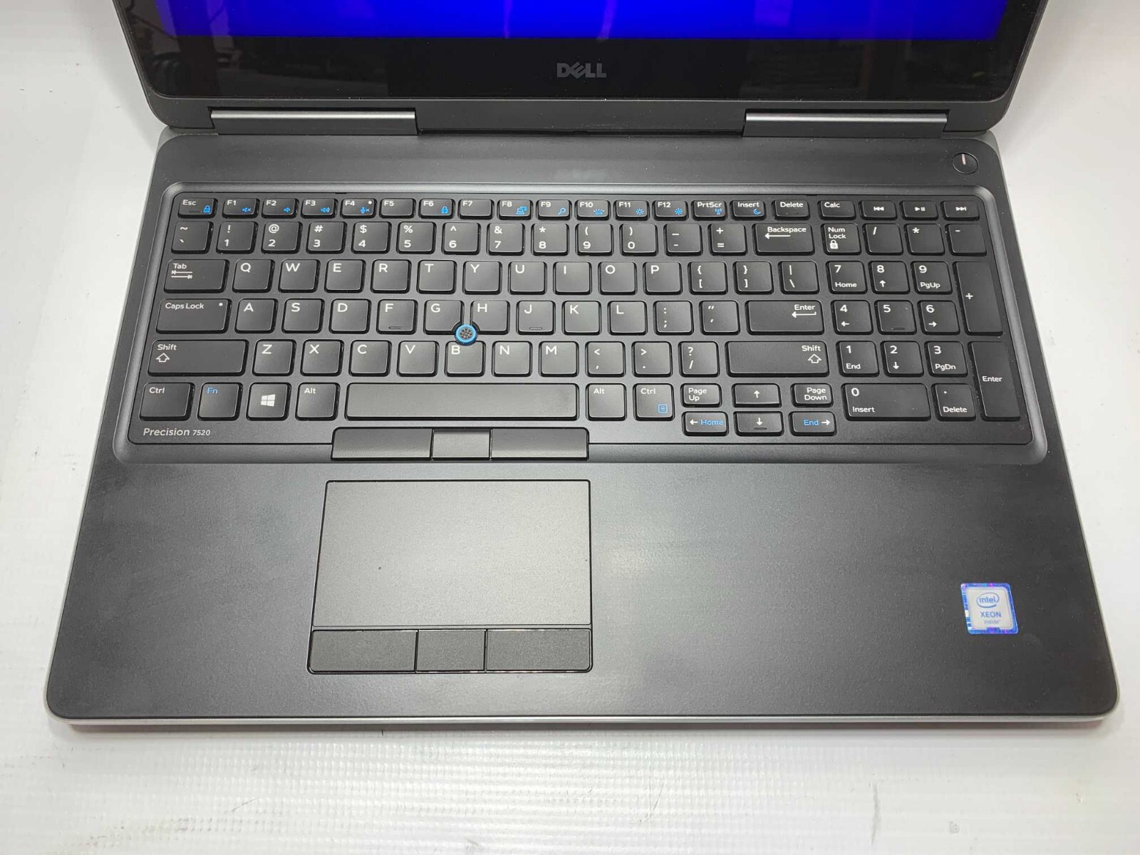 Dell Precision 7520 XEON 3.8 & 4.2 GHz 16GB, 256GB SSD + 1TB HDD 15.6″ WIN10PRO