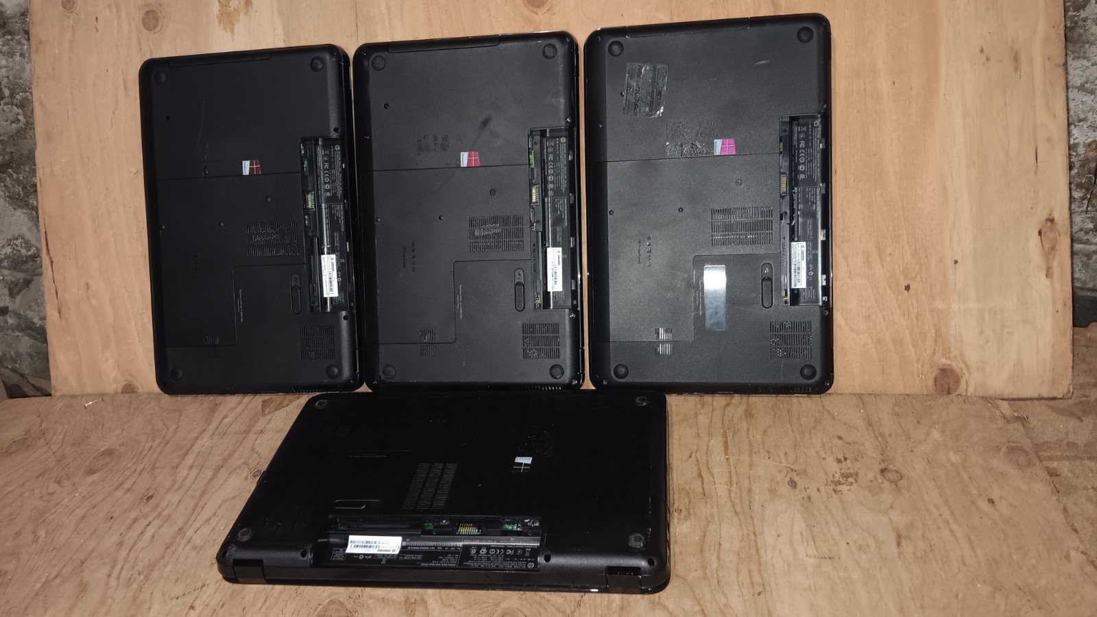 17.3″ HP Pavilion g7 Laptop Core i3-3110M @ 2.40 GHz 17.3″ LCD Screen AC Adapter